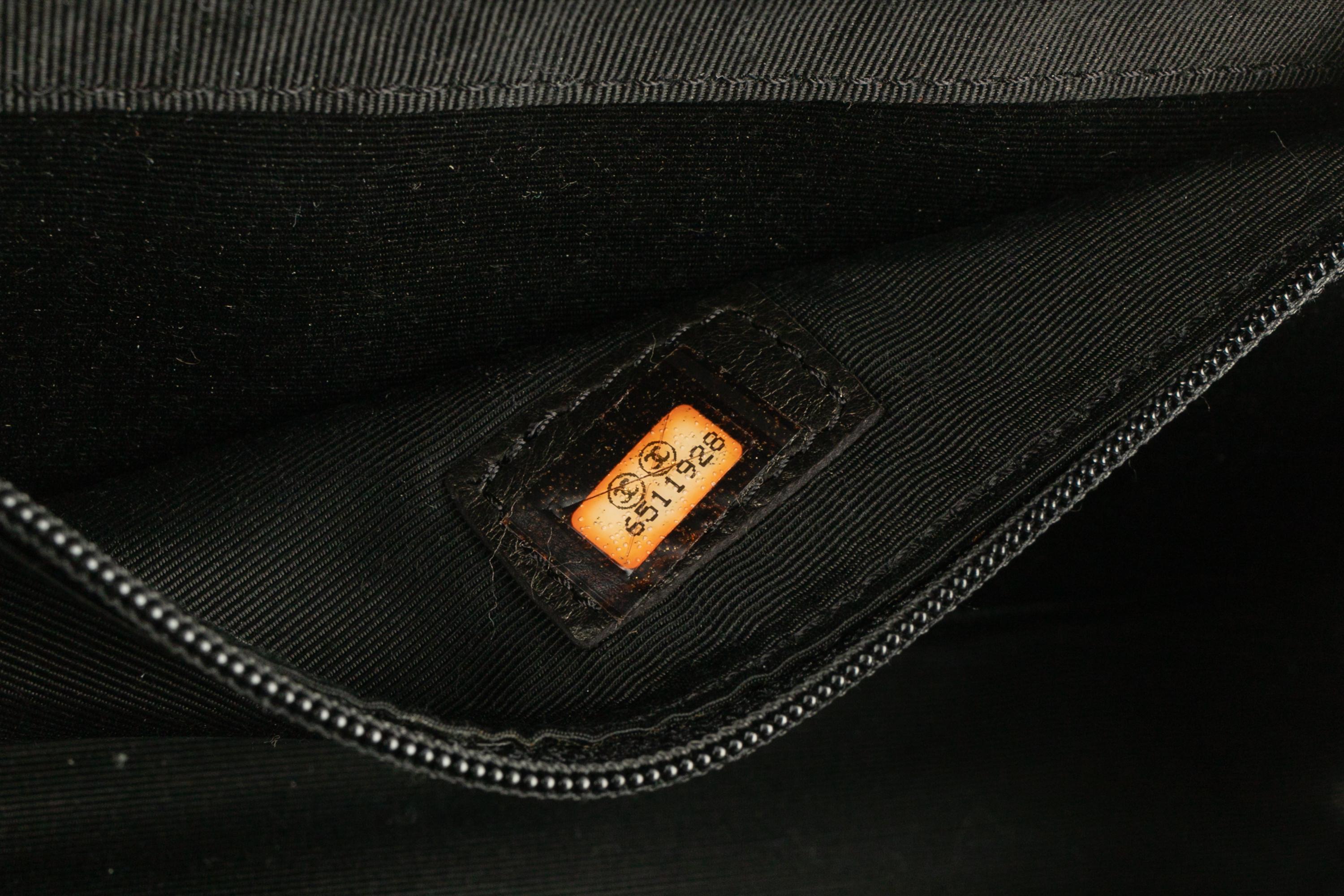 Chanel Bakelit-Tasche 2000er im Angebot 7