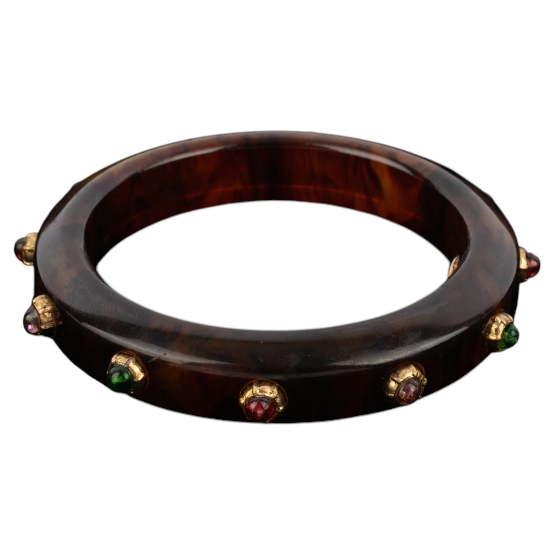 Is Bakelite jewelry still made?