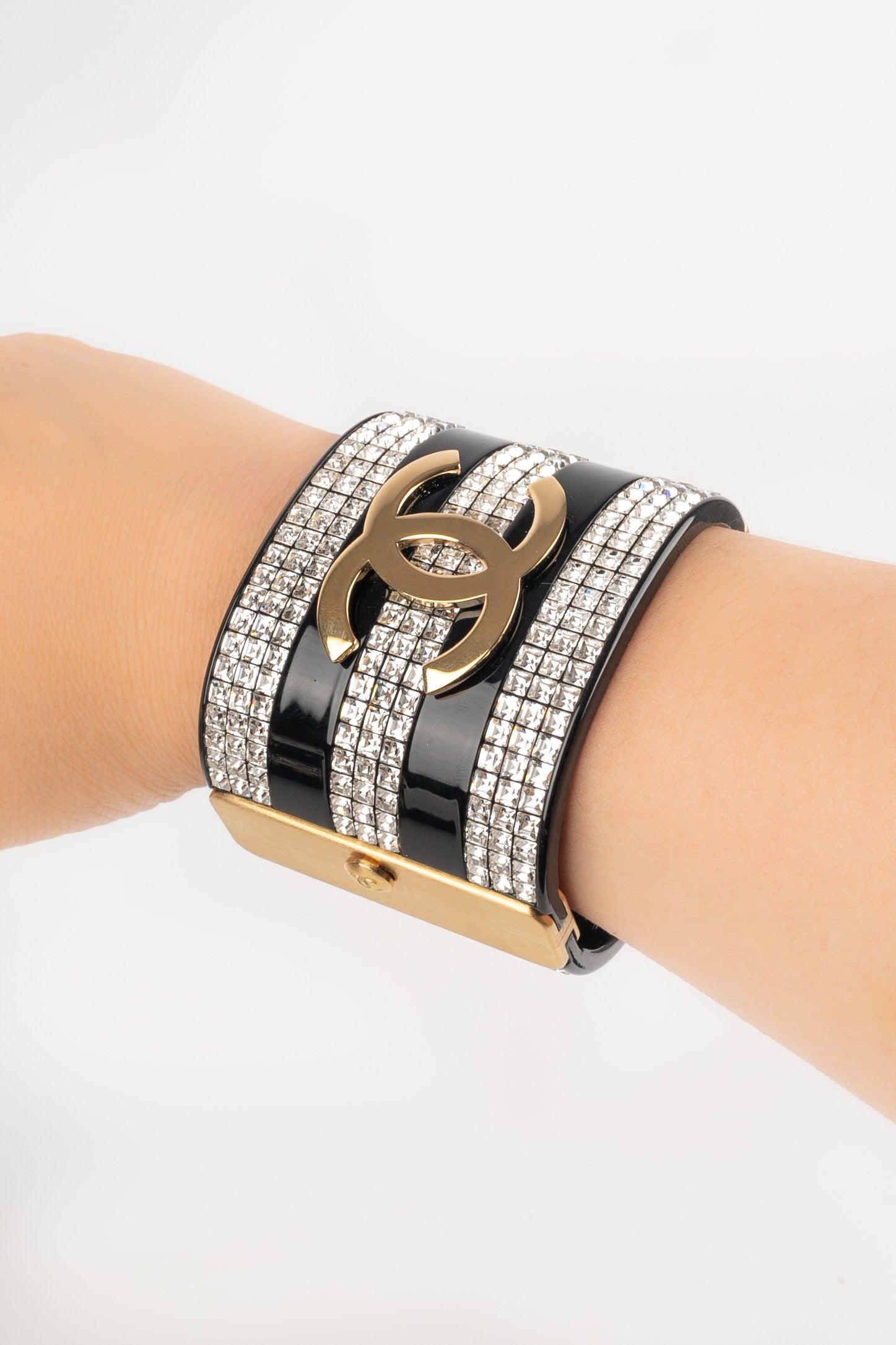 Bracciale Chanel in bachelite, 2024 In condizioni ottime a SAINT-OUEN-SUR-SEINE, FR