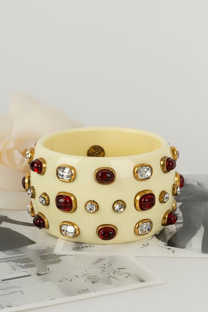 Chanel Bakelite Cuff with Rhinestones and Cabochons, 1985 For Sale 5