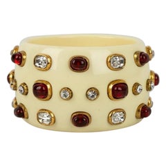Bracciale Chanel in bachelite con strass e cabochon, 1985