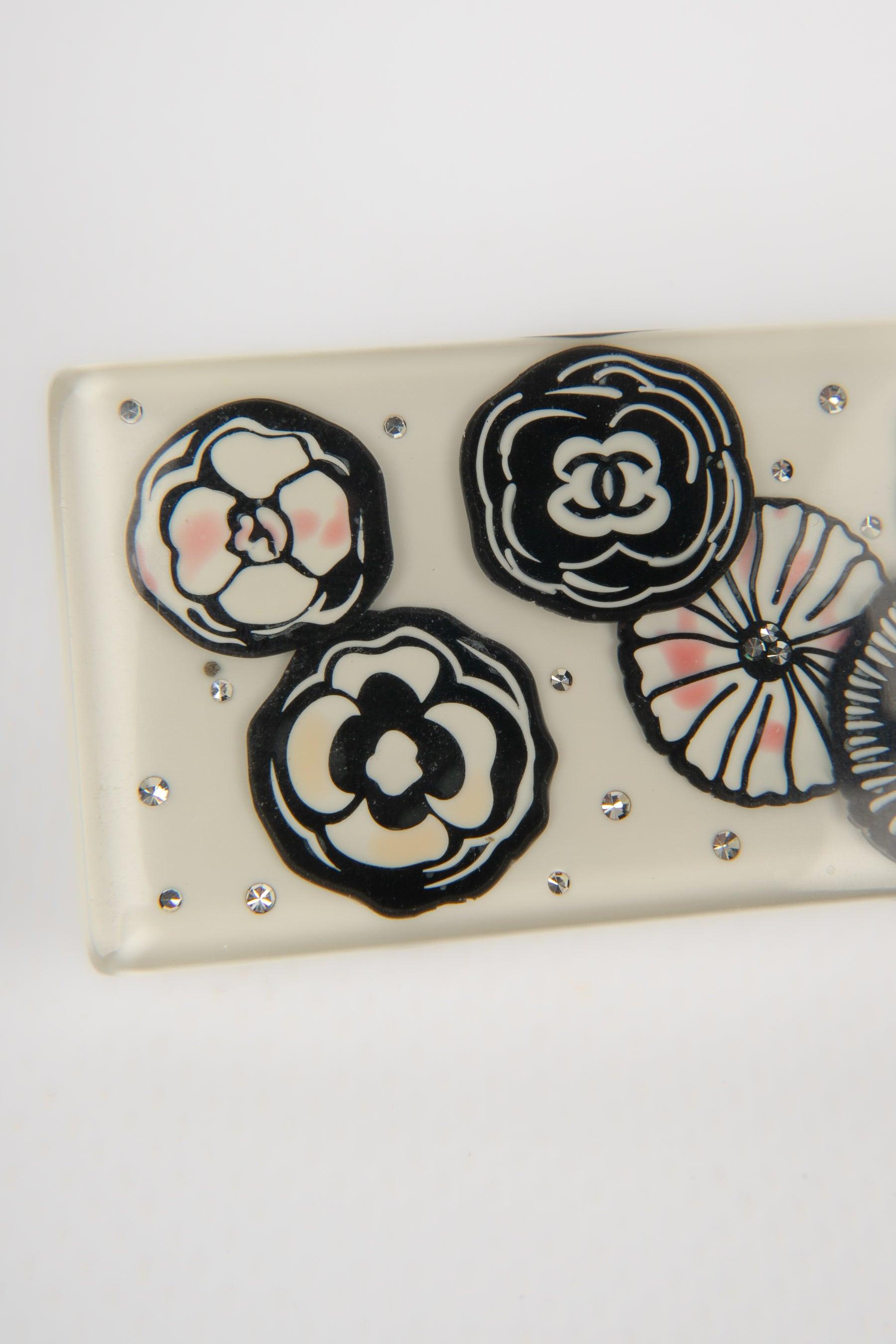 Gray Chanel Bakelite Hair Clip Representing Camellias, 2012 For Sale