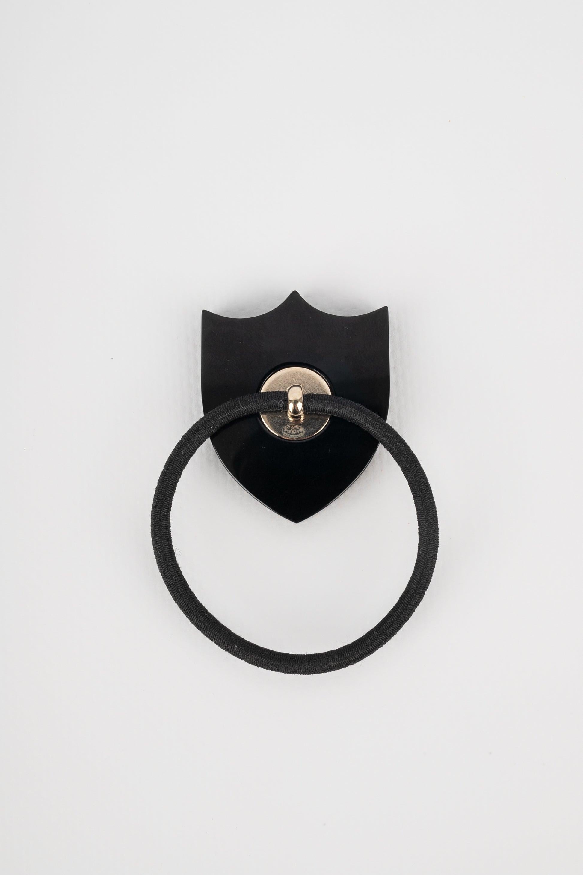 Nero Accessorio per la testa di Chanel in bachelite in vendita