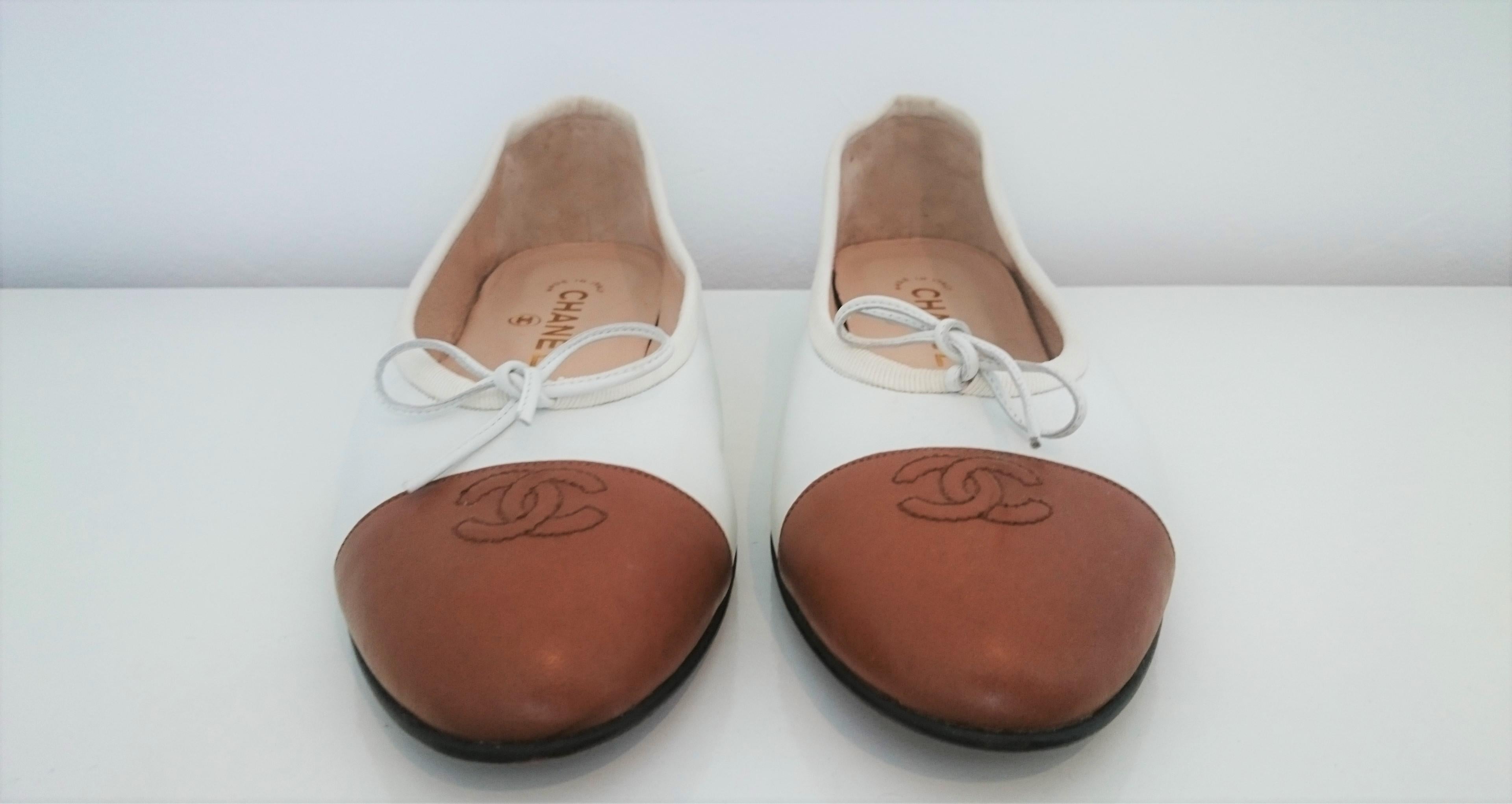 Chanel Leather Bicolor Ballerina Ballet Flats 
Colors: White and Brown-Caramel
NEW, never used.
Size 40 1/2
Original dustbag not included.
Made in Italy