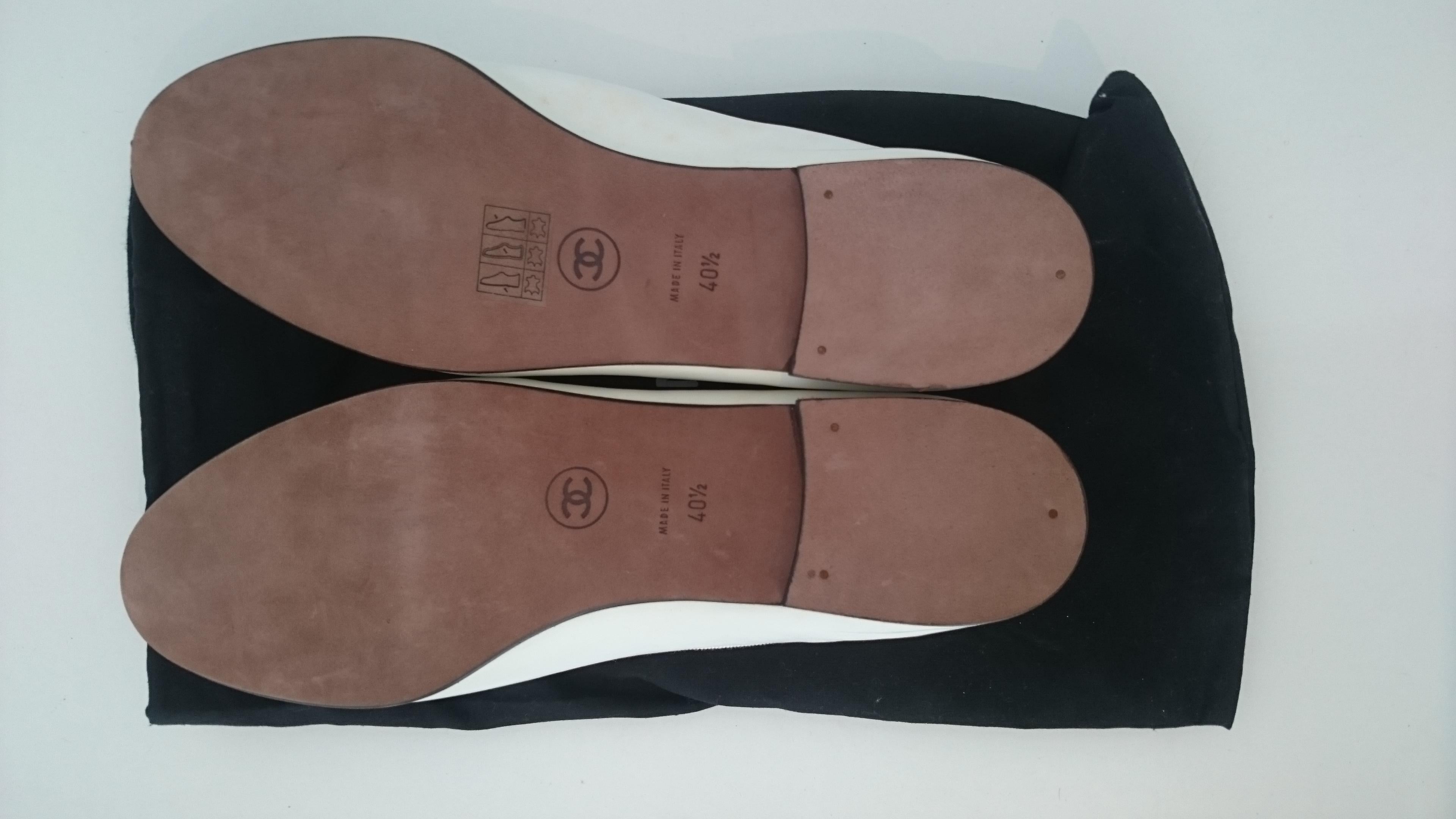 Chanel Ballerina Ballet Flats - Bicolor White and Caramel - NEW, size 40 1/2 In Excellent Condition In Somo (Santander), ES