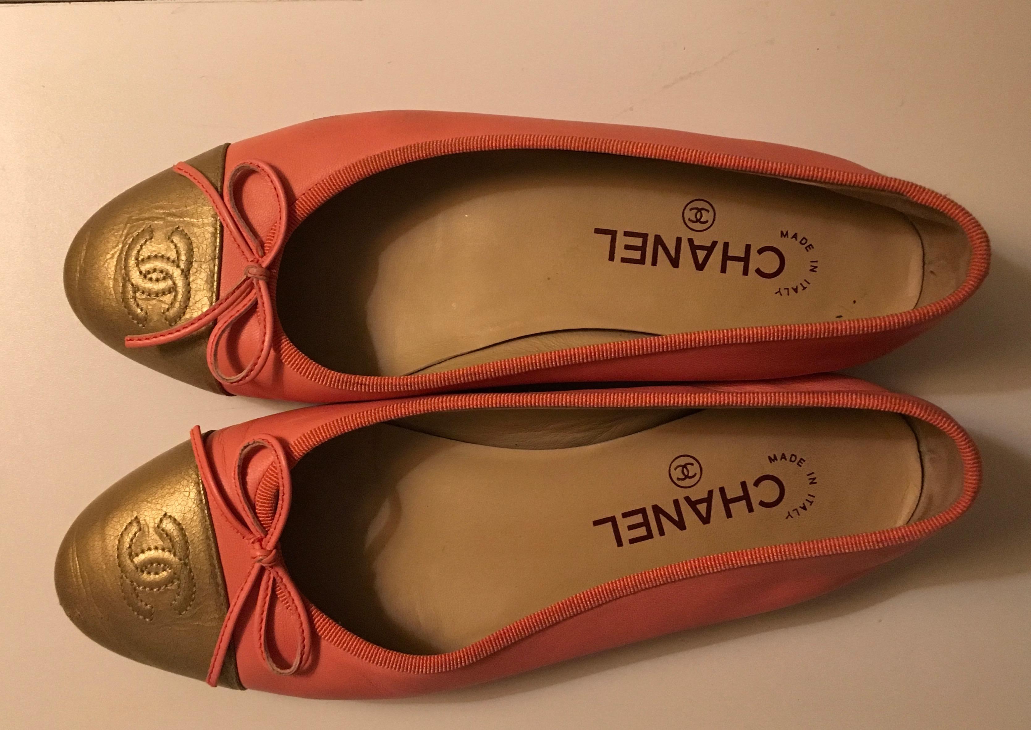 Presented here is a beautiful pair of Chanel ballerina flats in a very unusual and highly desirable coral color with gold tips. The shoes are in very good condition, having only been worn twice. You can look at the pictures to see the minor use.