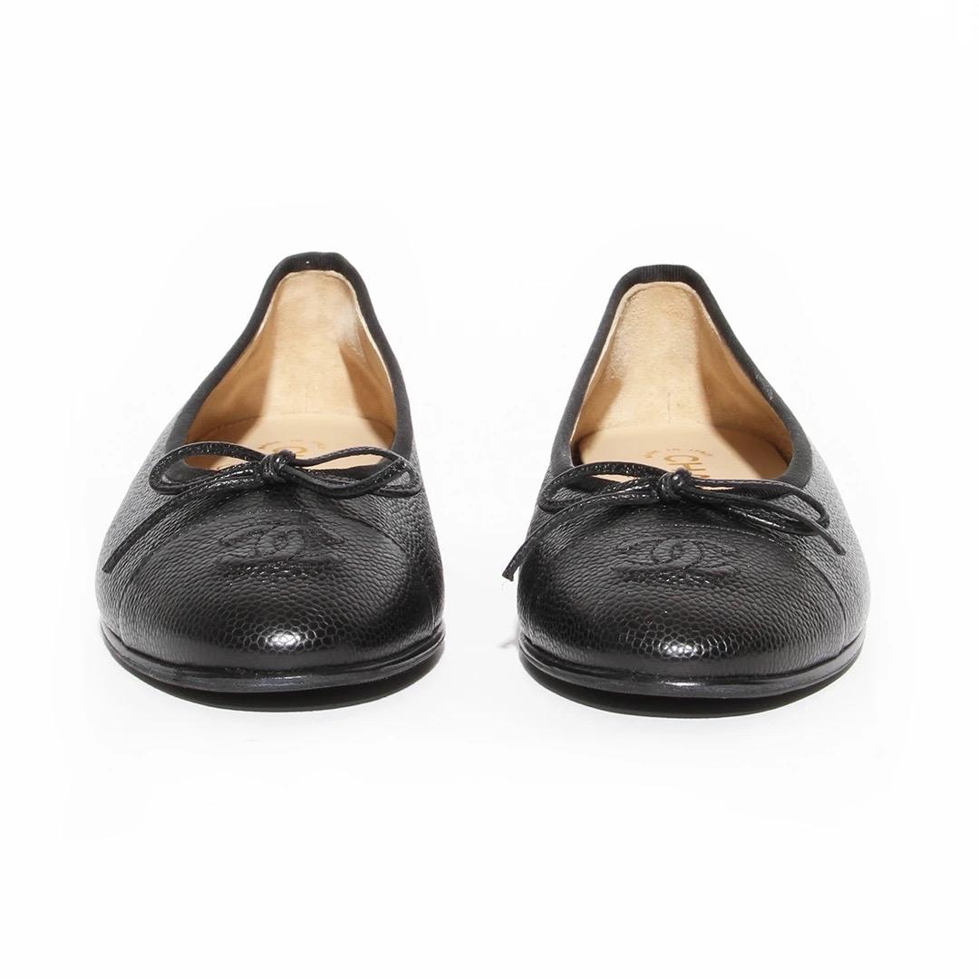 Chanel Ballerinas Flat Shoe In New Condition In Los Angeles, CA