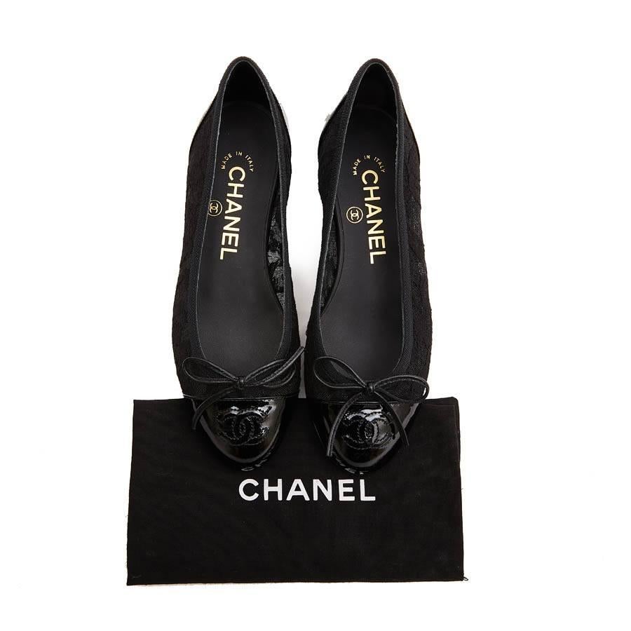 CHANEL Ballerinas in Lace and Black Patent Leather Size 34FR 3