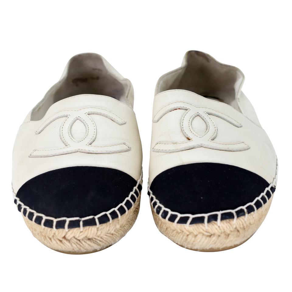 Chanel Ballet Espadrille 38 Leather Cap Toe Flats CC-S0225P-0003

These fun Chanel Beige and Black Cap Toe Espadrille Flats can enhance any style. These highly sought after espadrilles are a must have for any trendy fashionista! These flats include