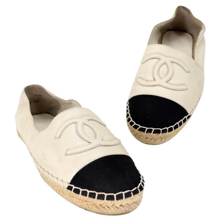 Chanel Espadrille 39 Tweed Canvas Leather CC Cap-Toe Flats CC-0402N-0100  For Sale at 1stDibs