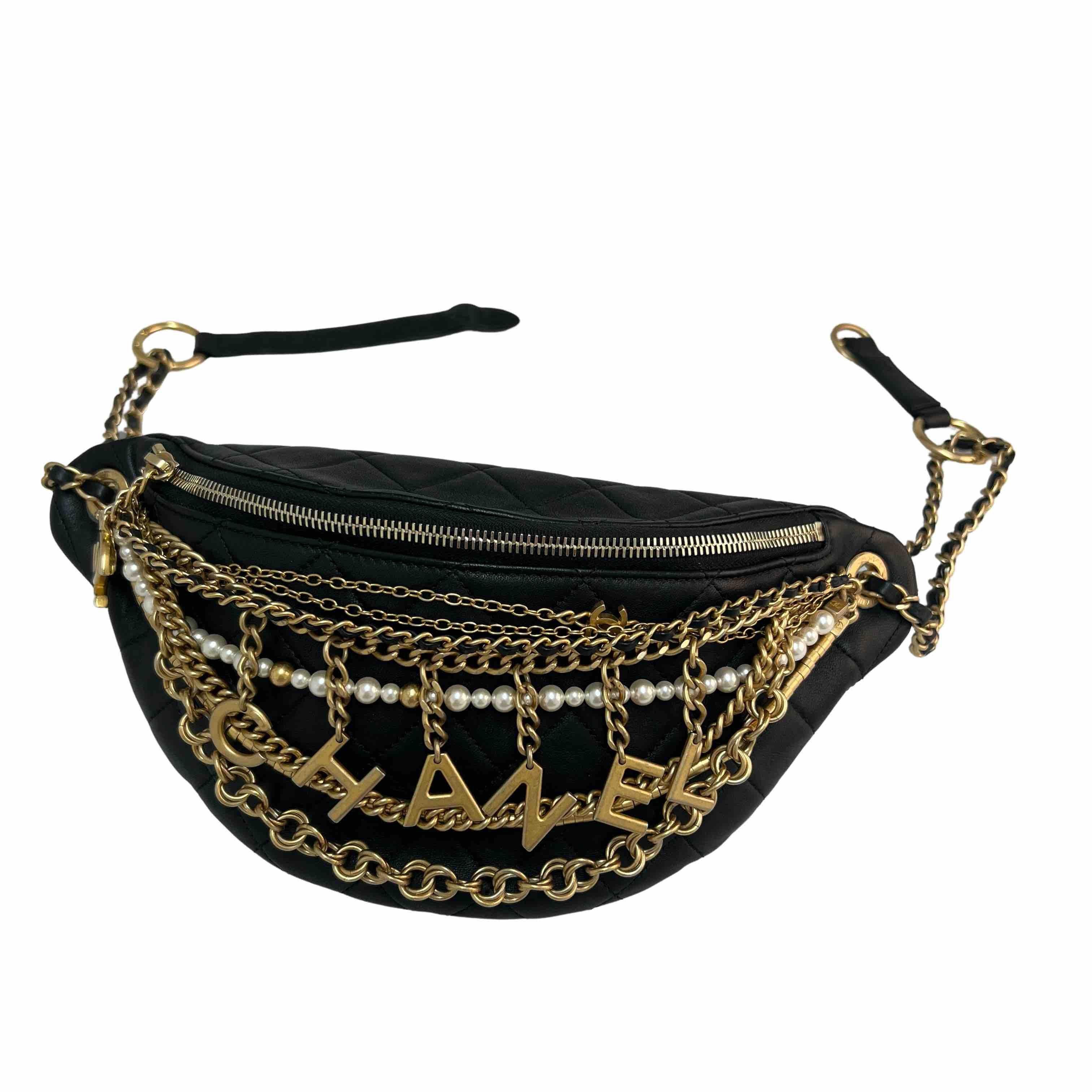 Black CHANEL banana belt bag in black quilted lamb leather, gilt metal chains and pearls chains. Belt worn.
The lining is in golden leather. One zip pocket.
In very good condition.
Made in Italy.
Size: 35 x 13.5 x 7cm
Belt: minimum 88 cm, maximum