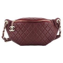 Chanel - Sac banane en cuir matelassé