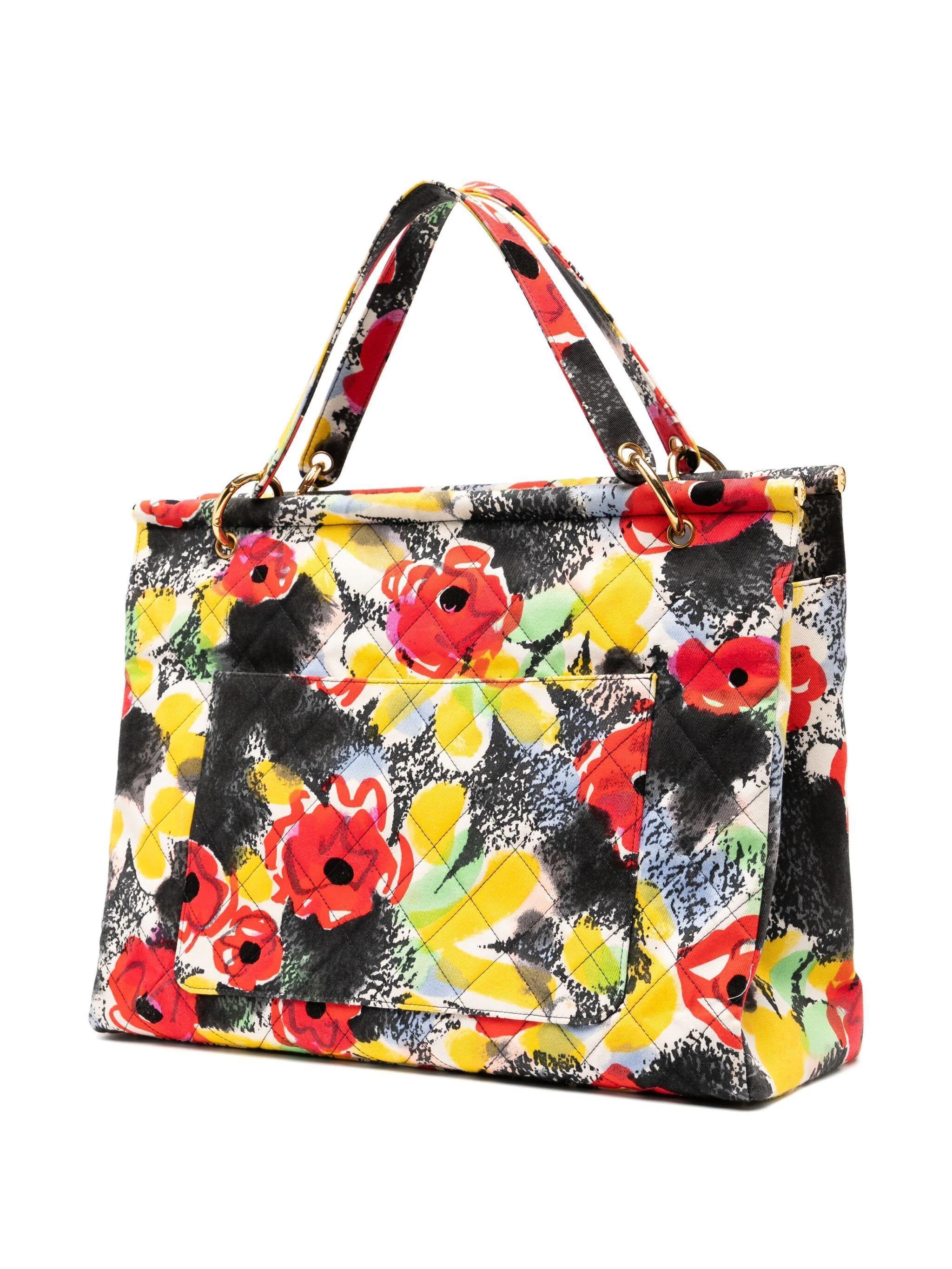 Chanel Barbie 1997 Graffiti Floral Resort Sac fourre-tout matelassé Unisexe en vente