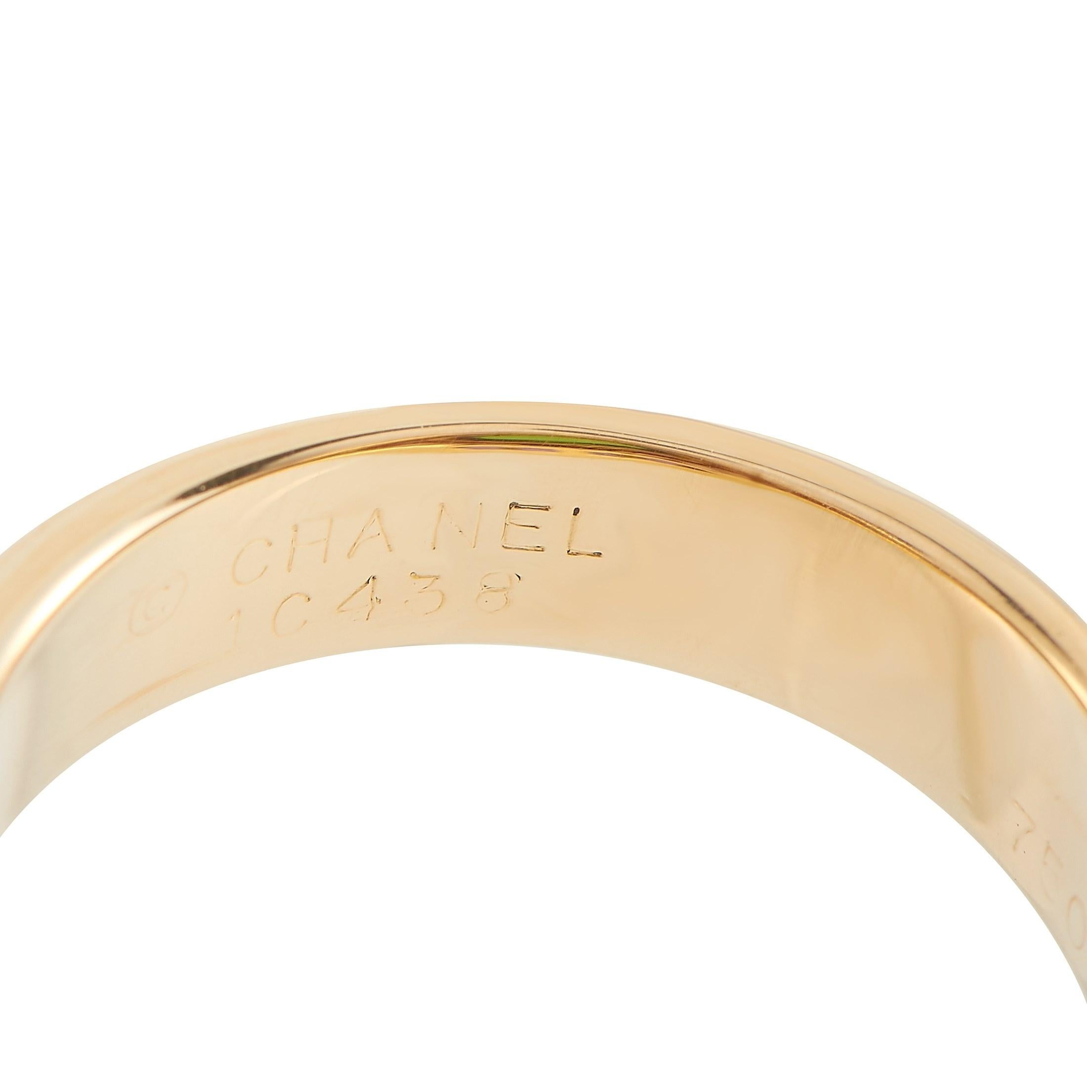 Women's Chanel Baroque 18 Karat Yellow Gold Peridot Cabochon, Amethyst and Pearl Ring