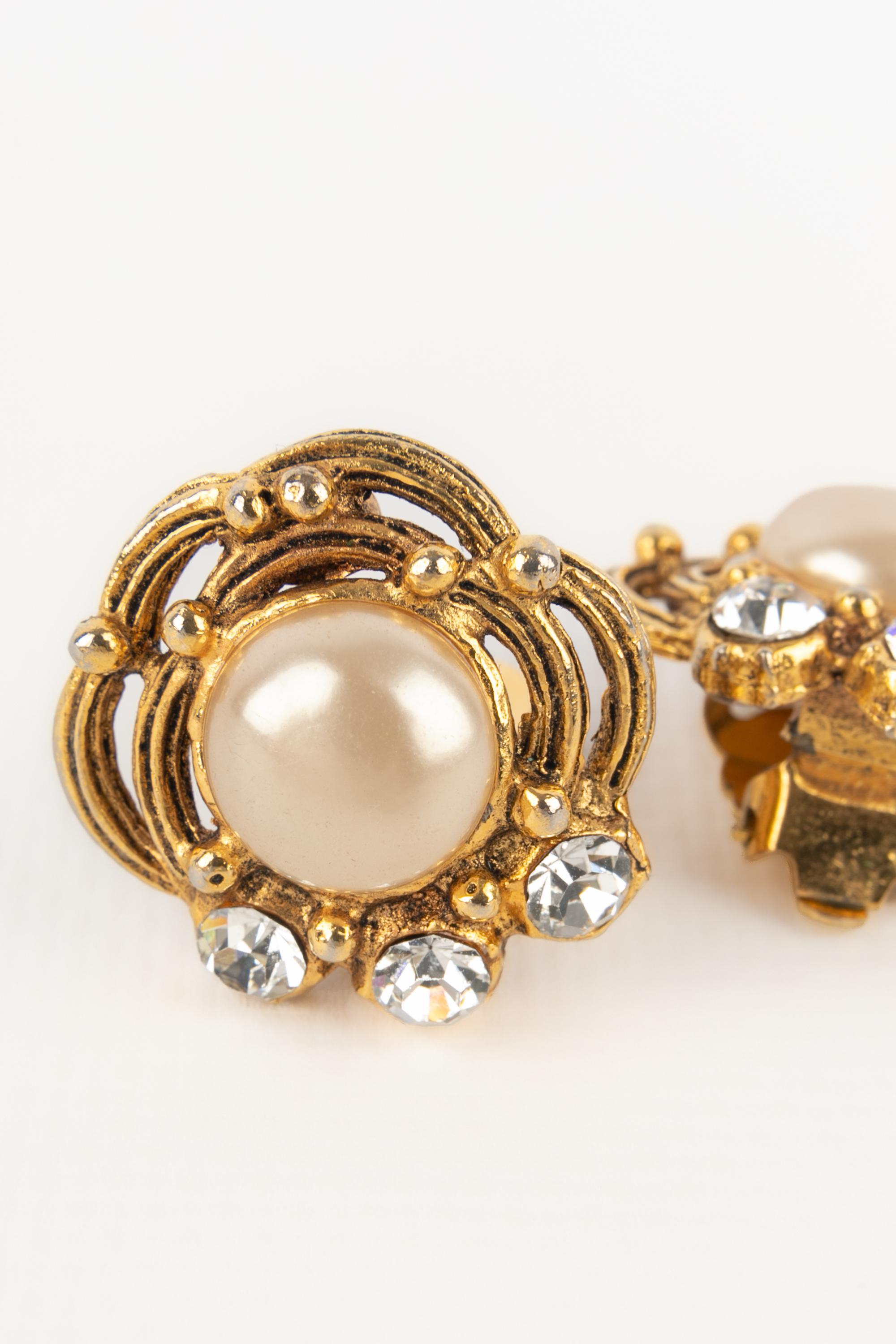 Chanel Baroque Clip-on Gilded Metal Earrings with Pearly Cabochon & Rhinestones For Sale 2