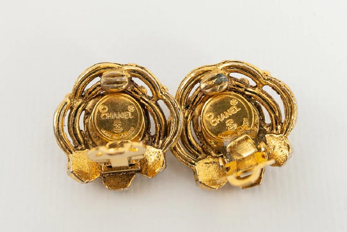 Chanel Baroque Clip-on Gilded Metal Earrings with Pearly Cabochon & Rhinestones For Sale 3
