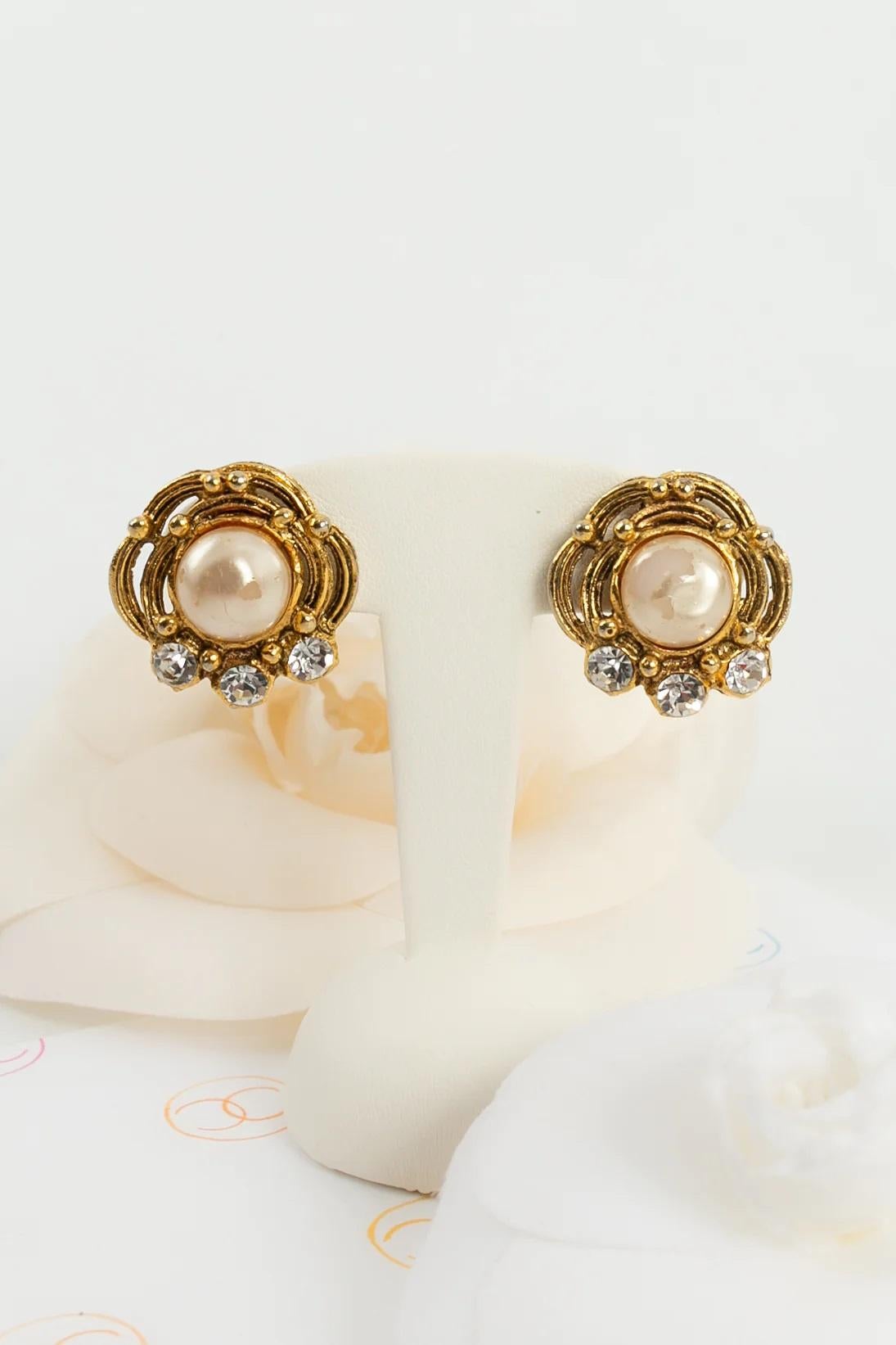 Chanel Baroque Clip-on Gilded Metal Earrings with Pearly Cabochon & Rhinestones For Sale 4