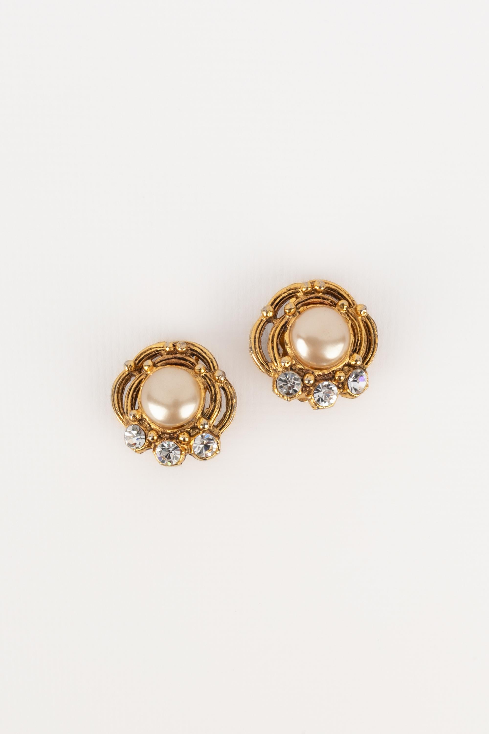Chanel Baroque Clip-on Gilded Metal Earrings with Pearly Cabochon & Rhinestones For Sale 4