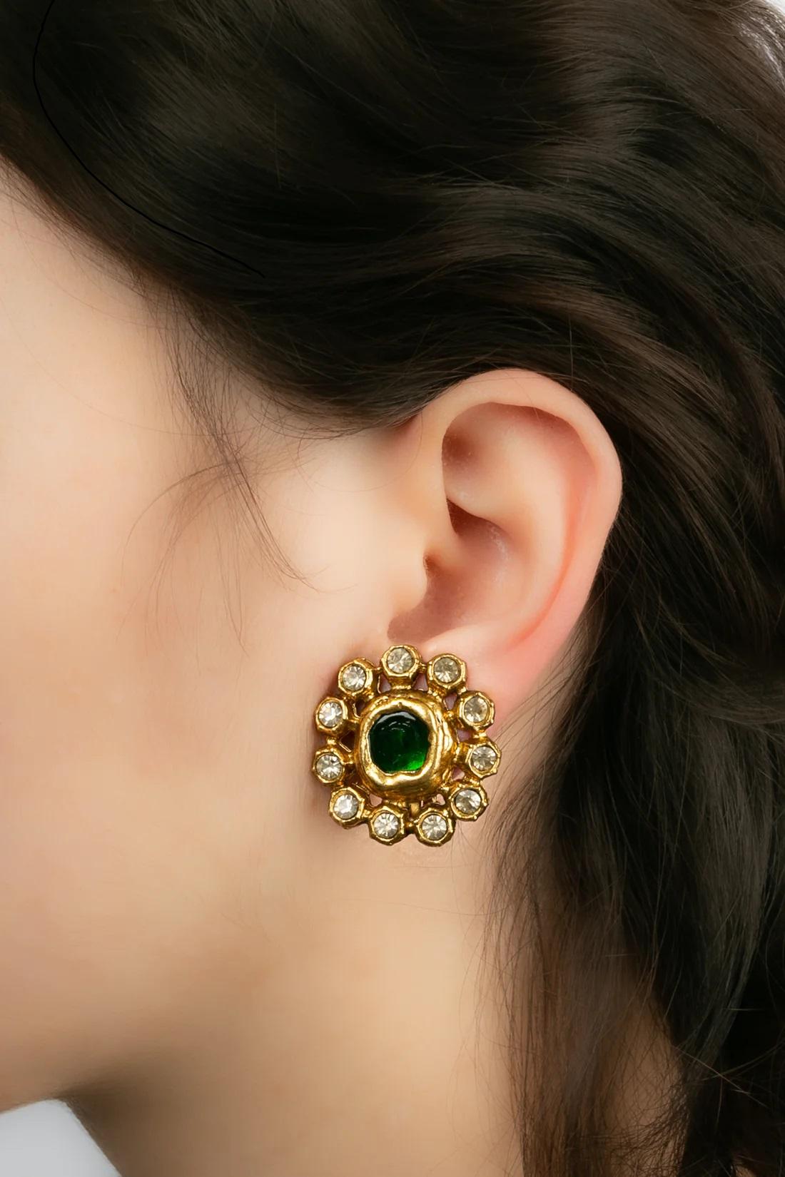Chanel Baroque Clip-on Round Gilded Metal Earrings For Sale 2