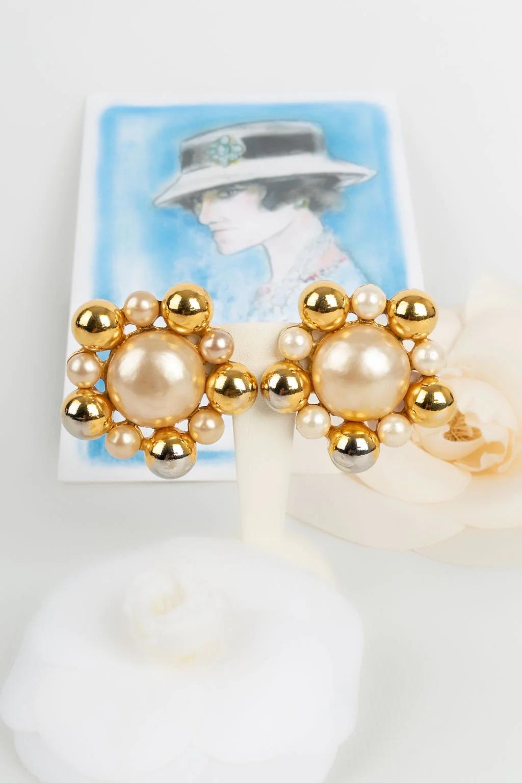 Chanel Baroque Earrings Clips in Gold Metal and Pearly Cabochons For Sale 1