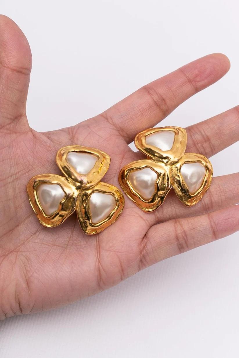 Chanel Baroque Gilded Metal Earrings Paved with Pearly Cabochons For Sale 1