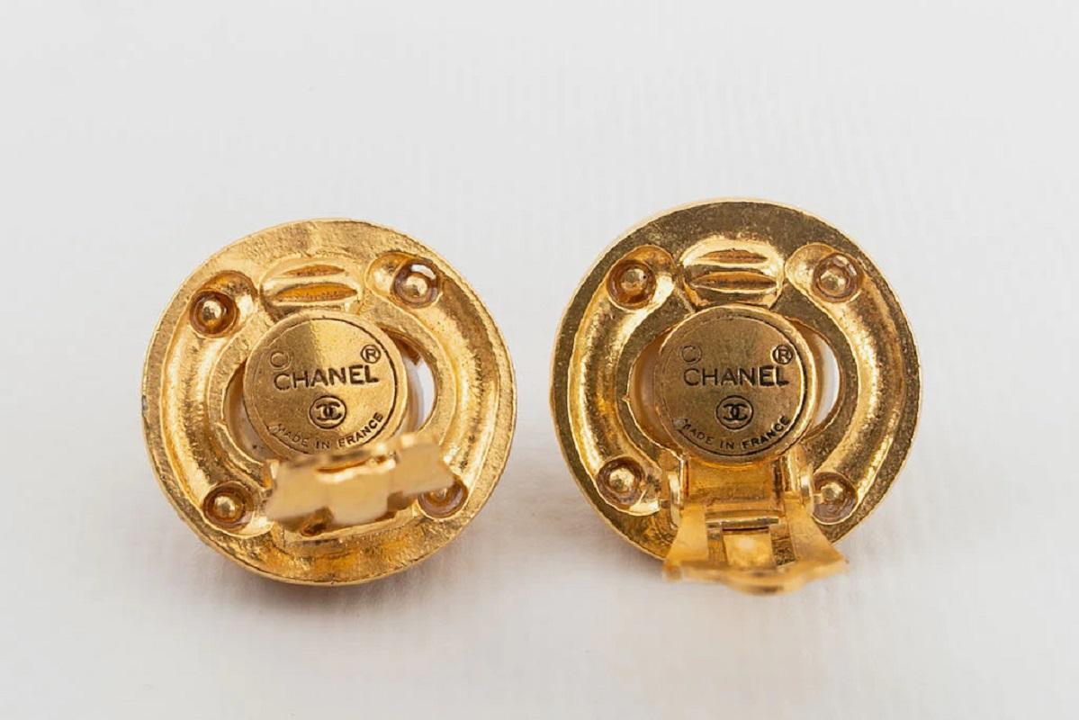 Chanel Baroque Gilded Metal Earrings with Pearly Beads For Sale 2