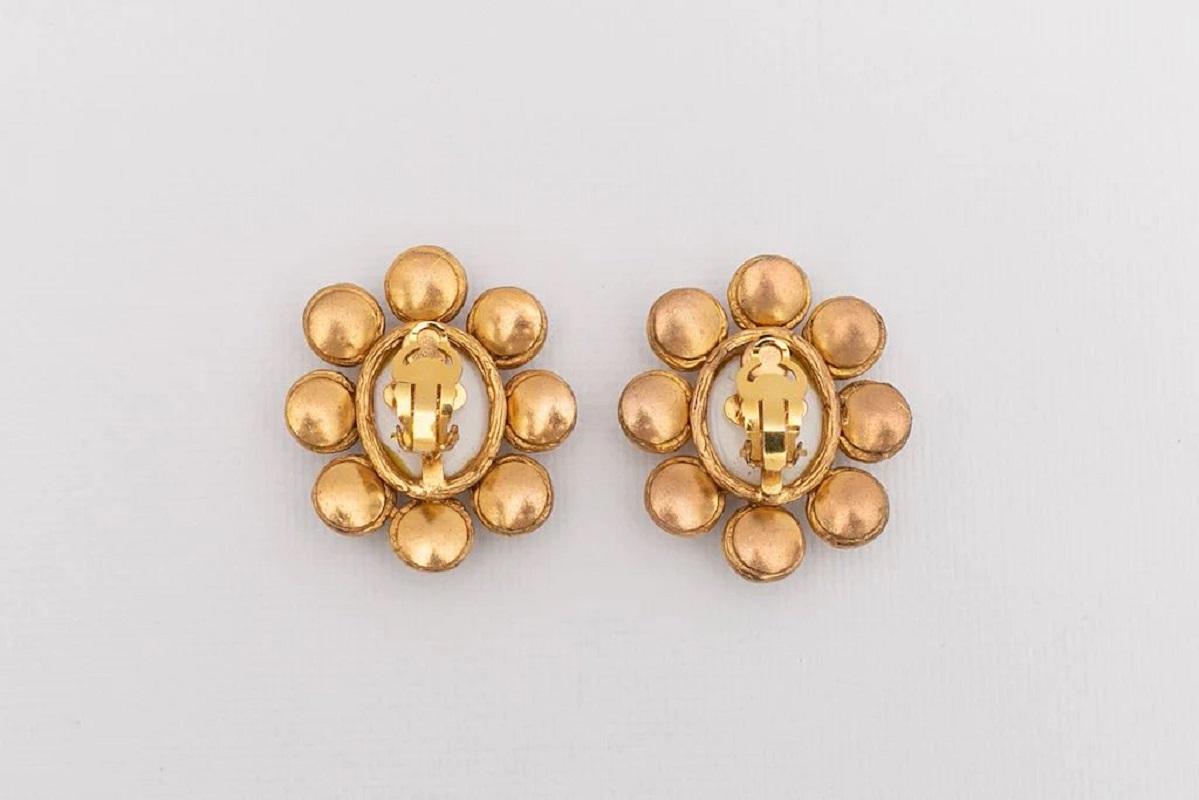 Chanel Baroque Gilted Metal Clip-on Earrings, Spring 1993 In Excellent Condition For Sale In SAINT-OUEN-SUR-SEINE, FR