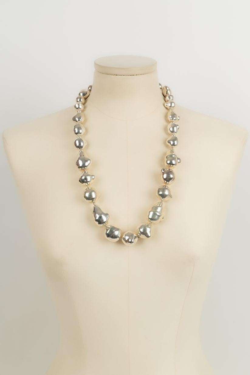 Chanel Baroque Pearl Necklace in Silver Plated Metal In Good Condition For Sale In SAINT-OUEN-SUR-SEINE, FR