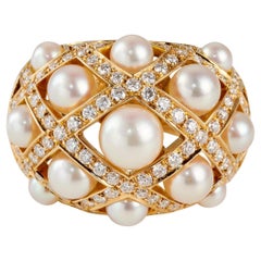 CHANEL Baroque ring in yellow gold with perles and diamonds