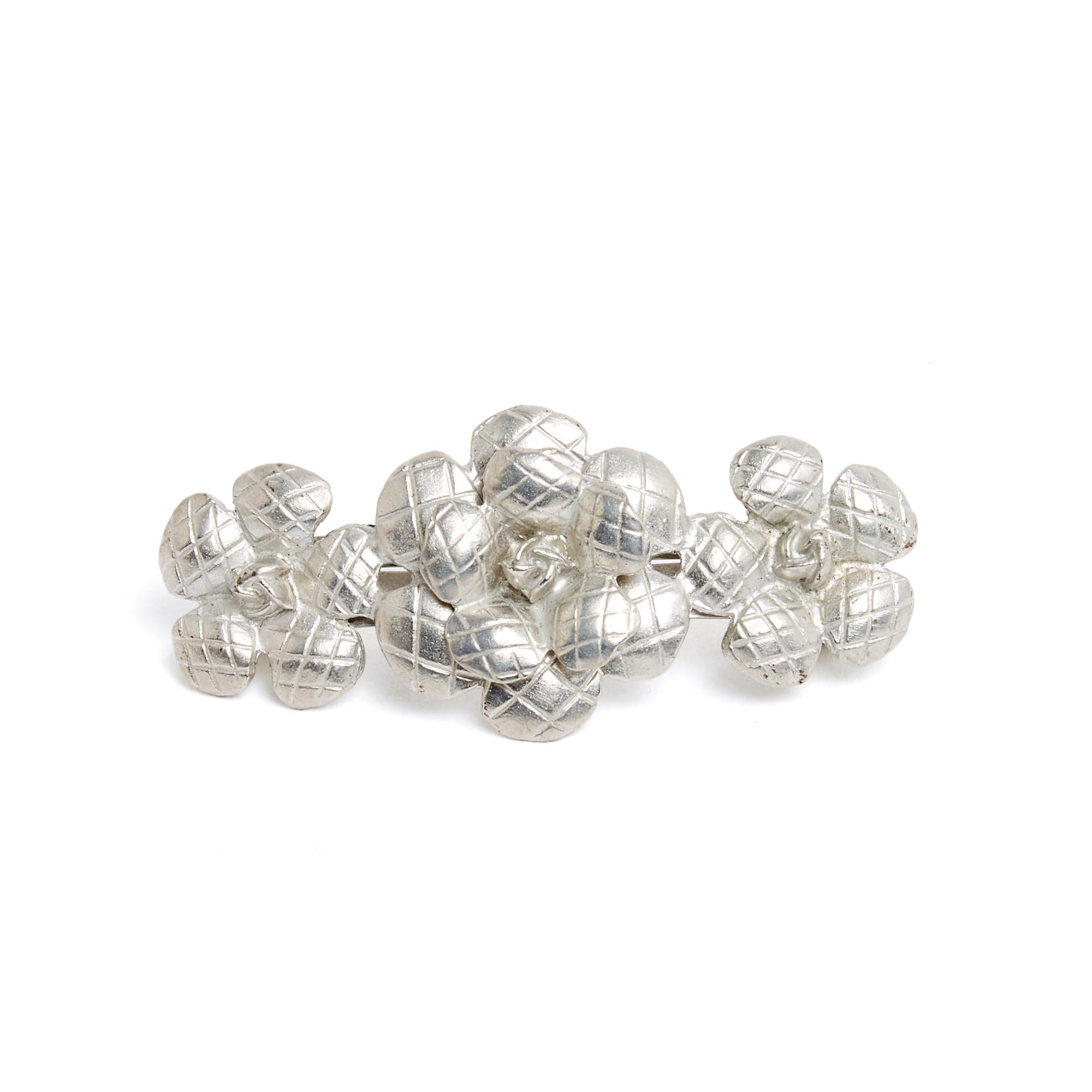 Women's or Men's Chanel Barrette Camelia matelassé CC Quilted Silver Metal Hair Clip For Sale