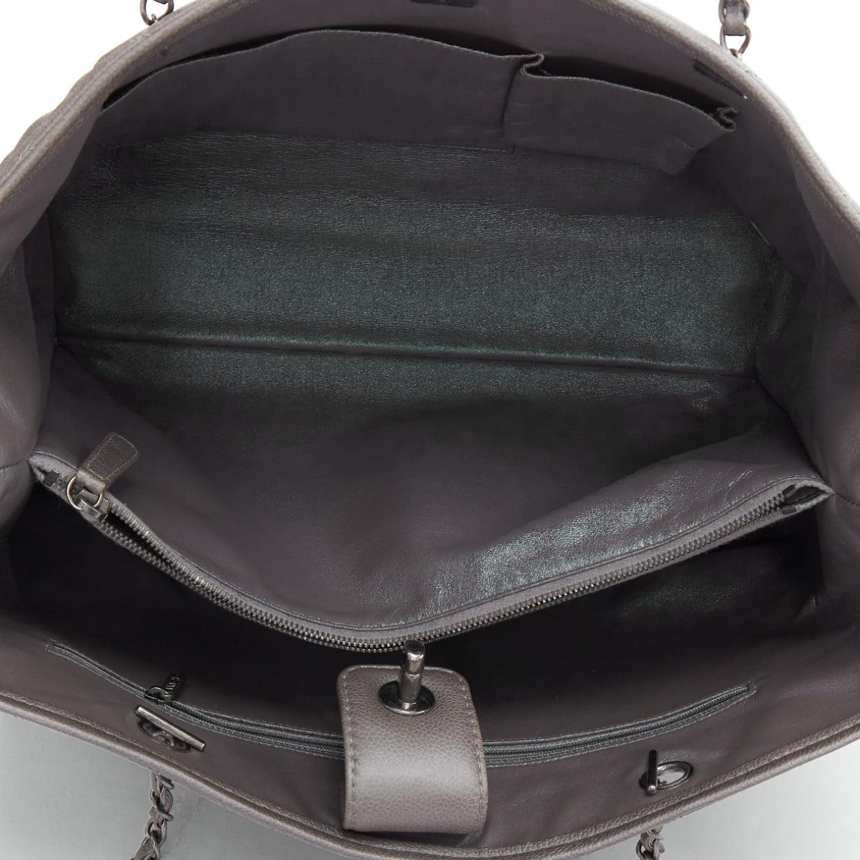 CHANEL Be Caviar grey CC logo quilted pebble leather chain tote bag 4