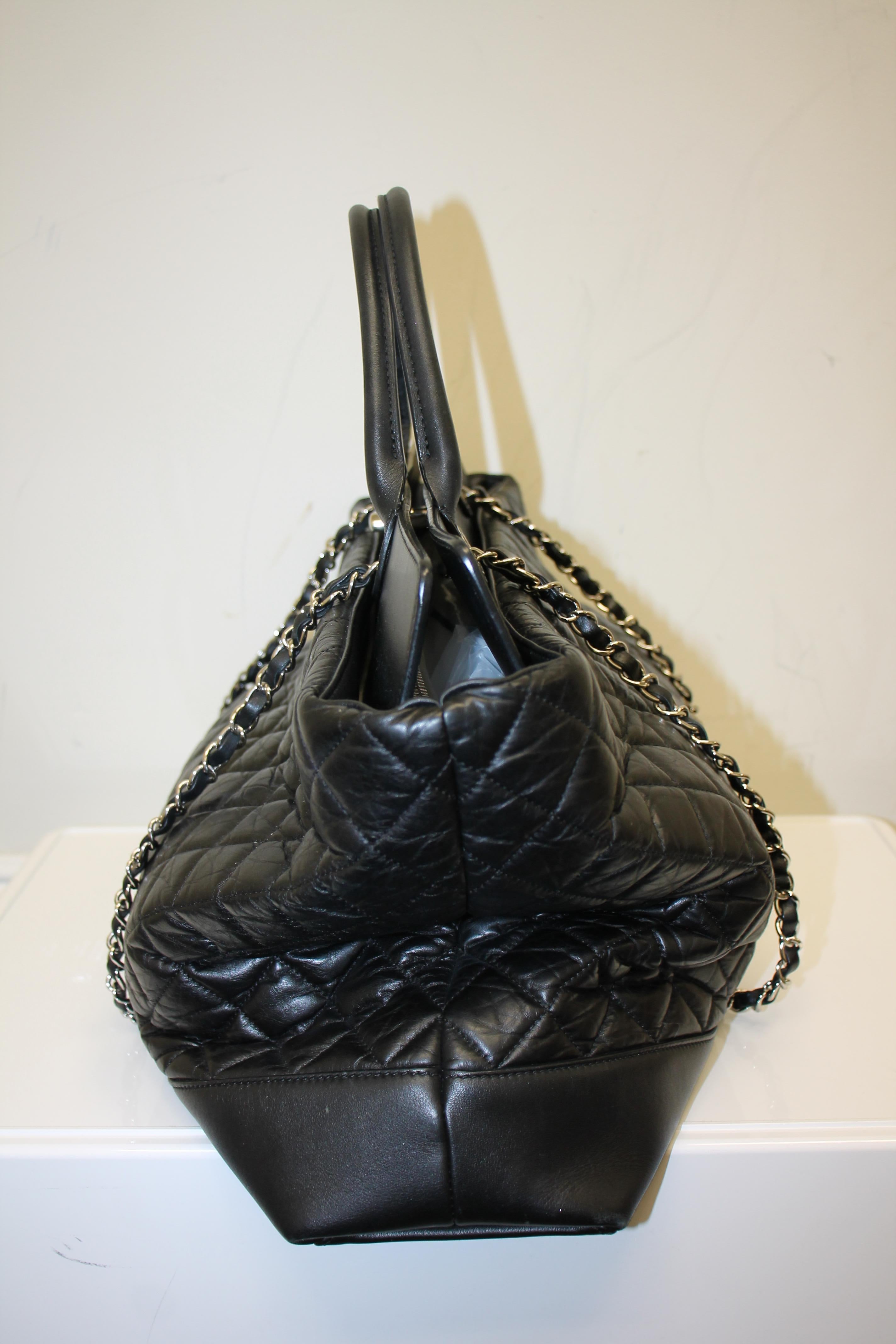 Chanel Be CC Tote In Good Condition For Sale In Roslyn, NY