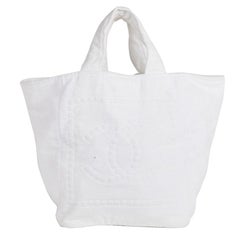 CHANEL Strandtasche aus weißem Schwammstoff