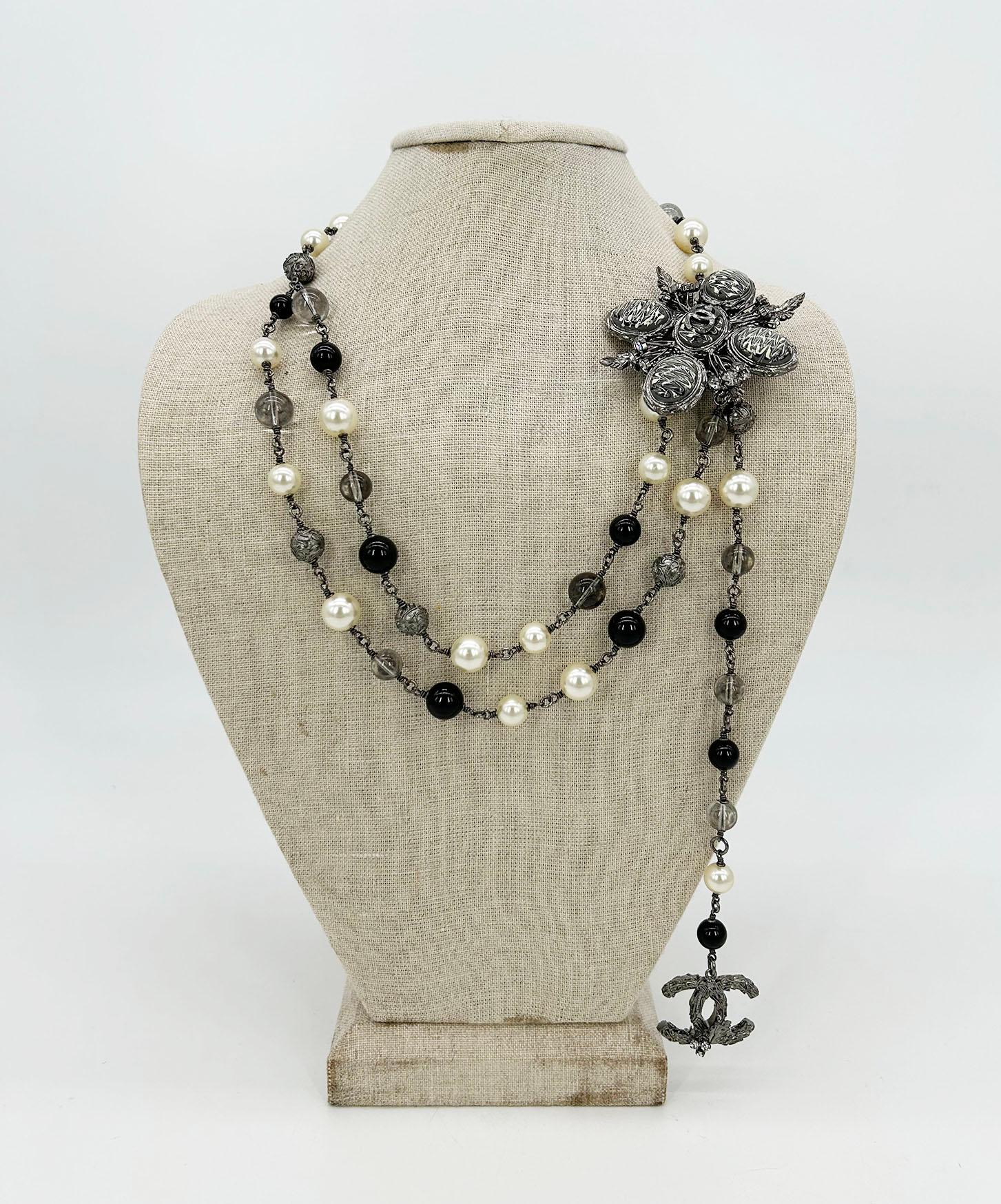 Chanel Perlenbesetzte Marmor-Blumen-Gürtel-Halskette im Angebot 10