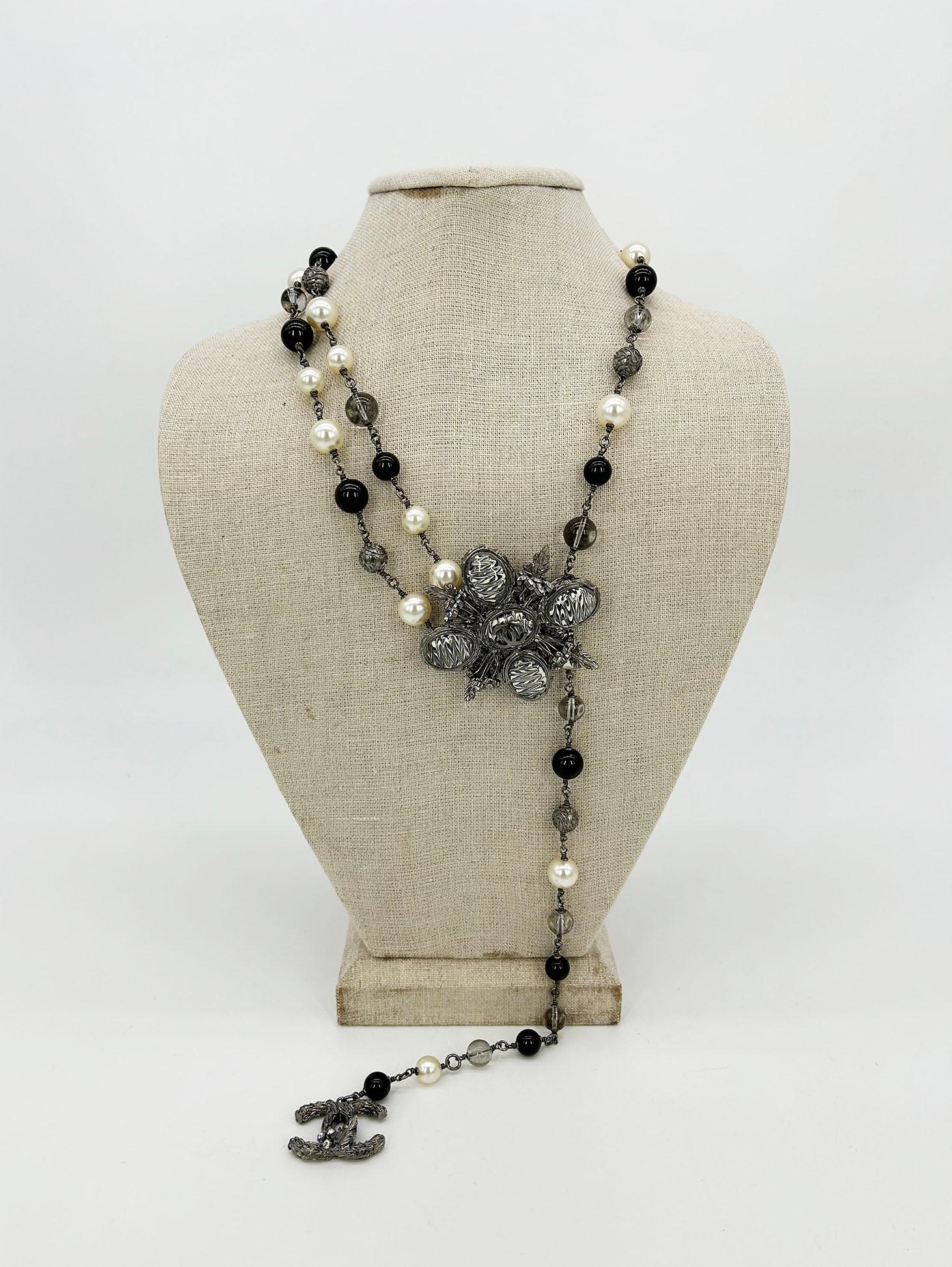 Chanel Perlenbesetzte Marmor-Blumen-Gürtel-Halskette im Angebot 11