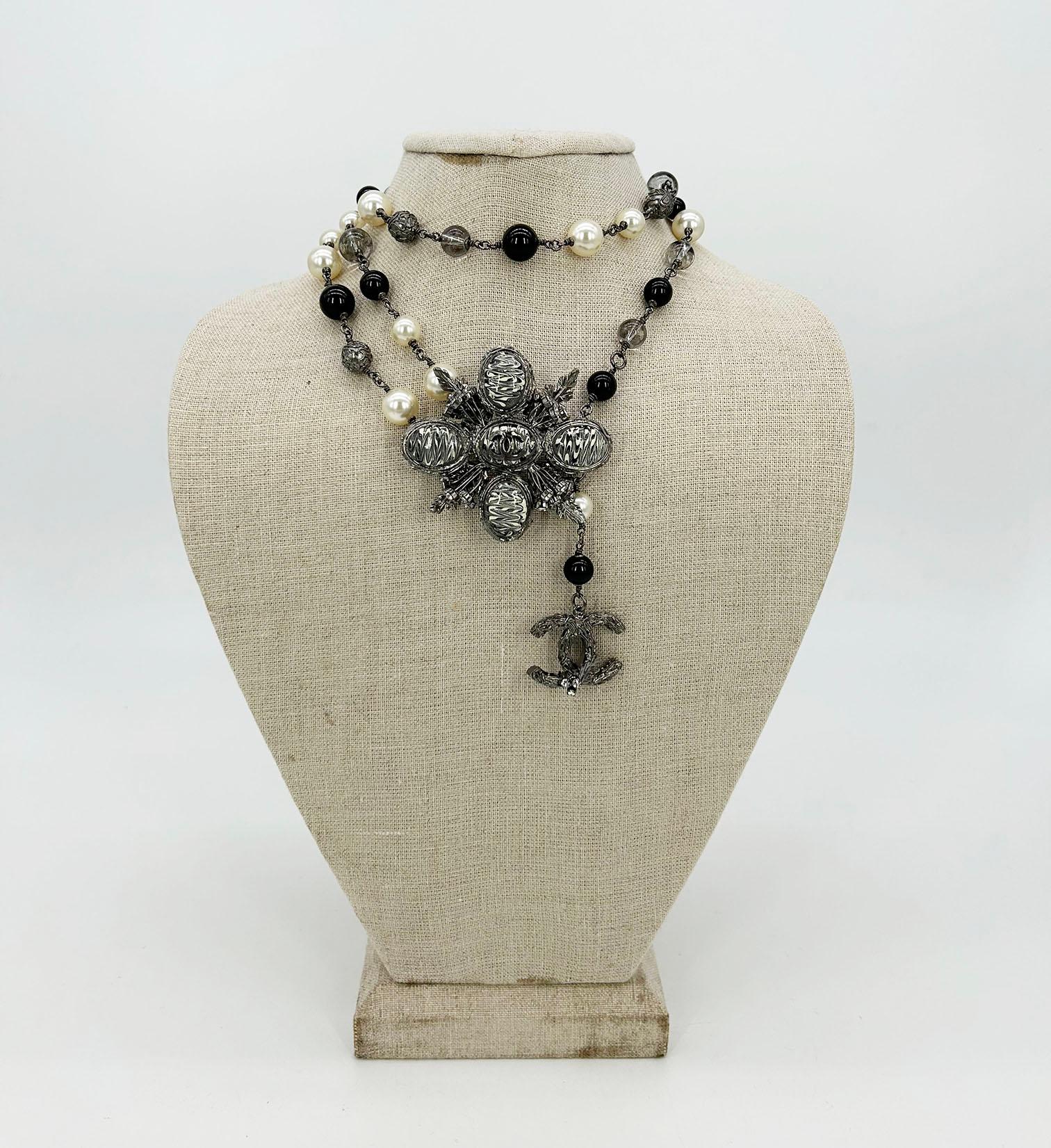 Chanel Perlenbesetzte Marmor-Blumen-Gürtel-Halskette im Angebot 12