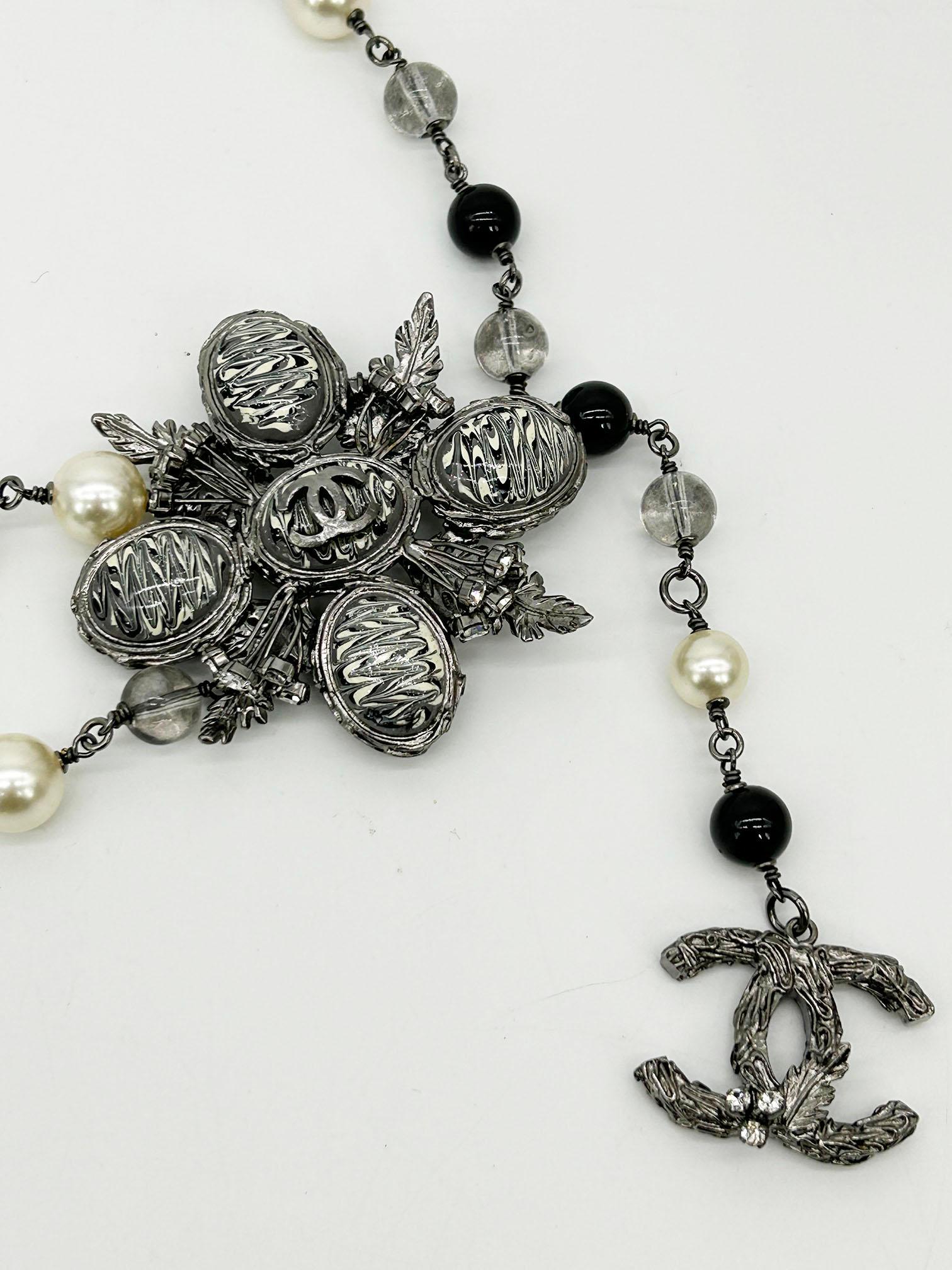 Chanel Beaded Marble Flower Belt Necklace In Excellent Condition For Sale In Philadelphia, PA
