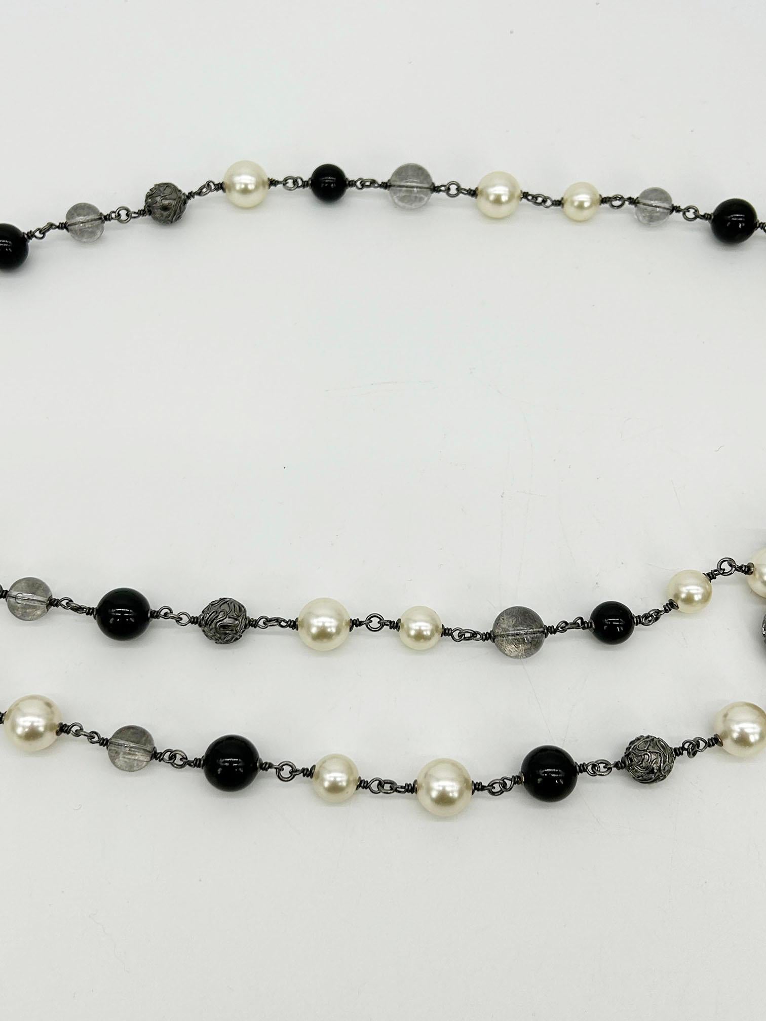 Chanel Perlenbesetzte Marmor-Blumen-Gürtel-Halskette im Angebot 1