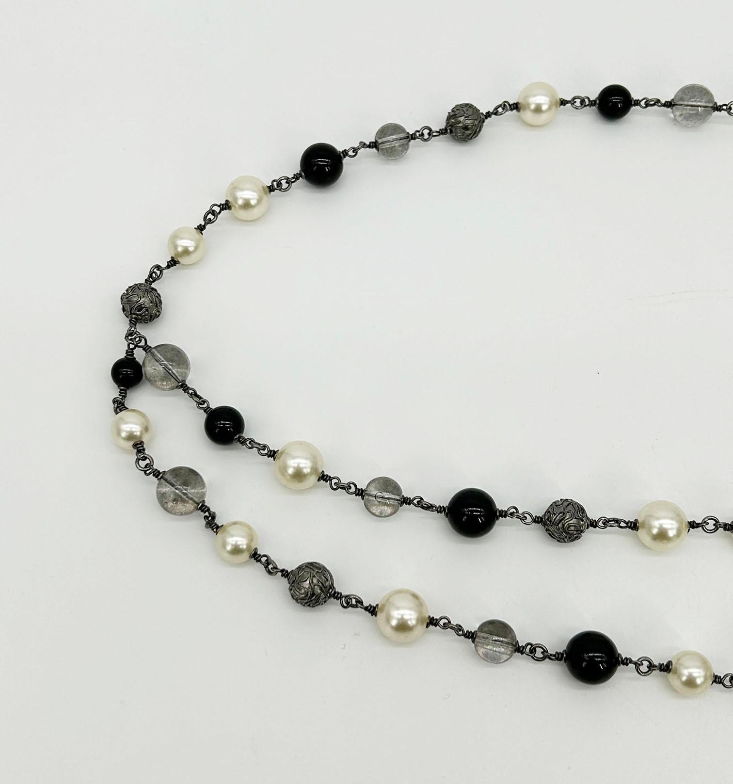 Chanel Perlenbesetzte Marmor-Blumen-Gürtel-Halskette im Angebot 2