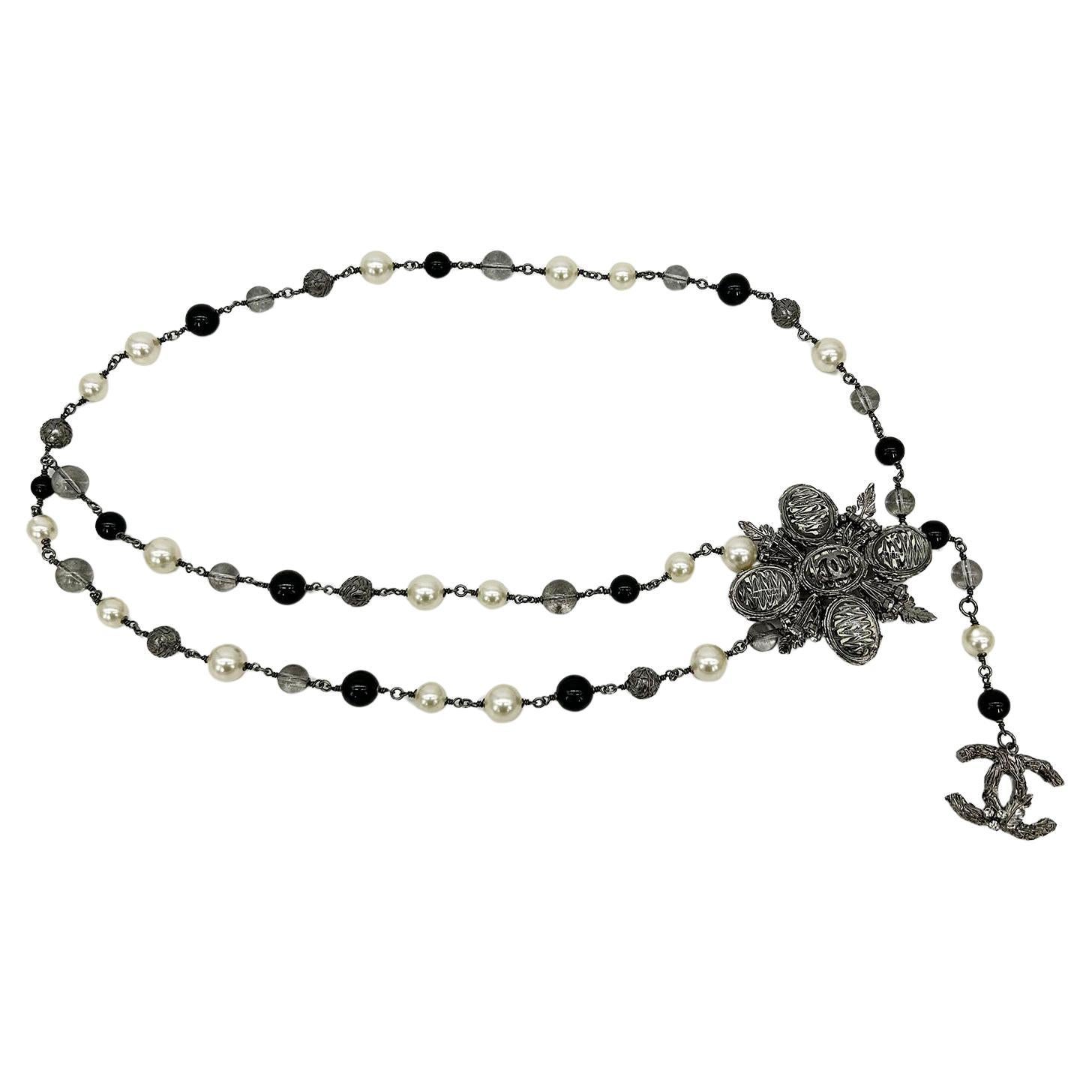 Chanel Perlenbesetzte Marmor-Blumen-Gürtel-Halskette im Angebot