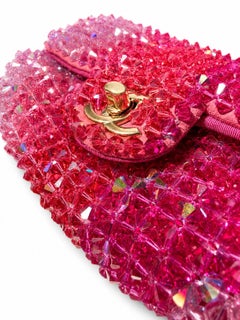Borsa mini con patta e effetto sfumato con perline di Chanel della collezione Primavera/Estate 2020