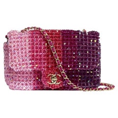 Borsa mini con patta e effetto sfumato con perline di Chanel della collezione Primavera/Estate 2020