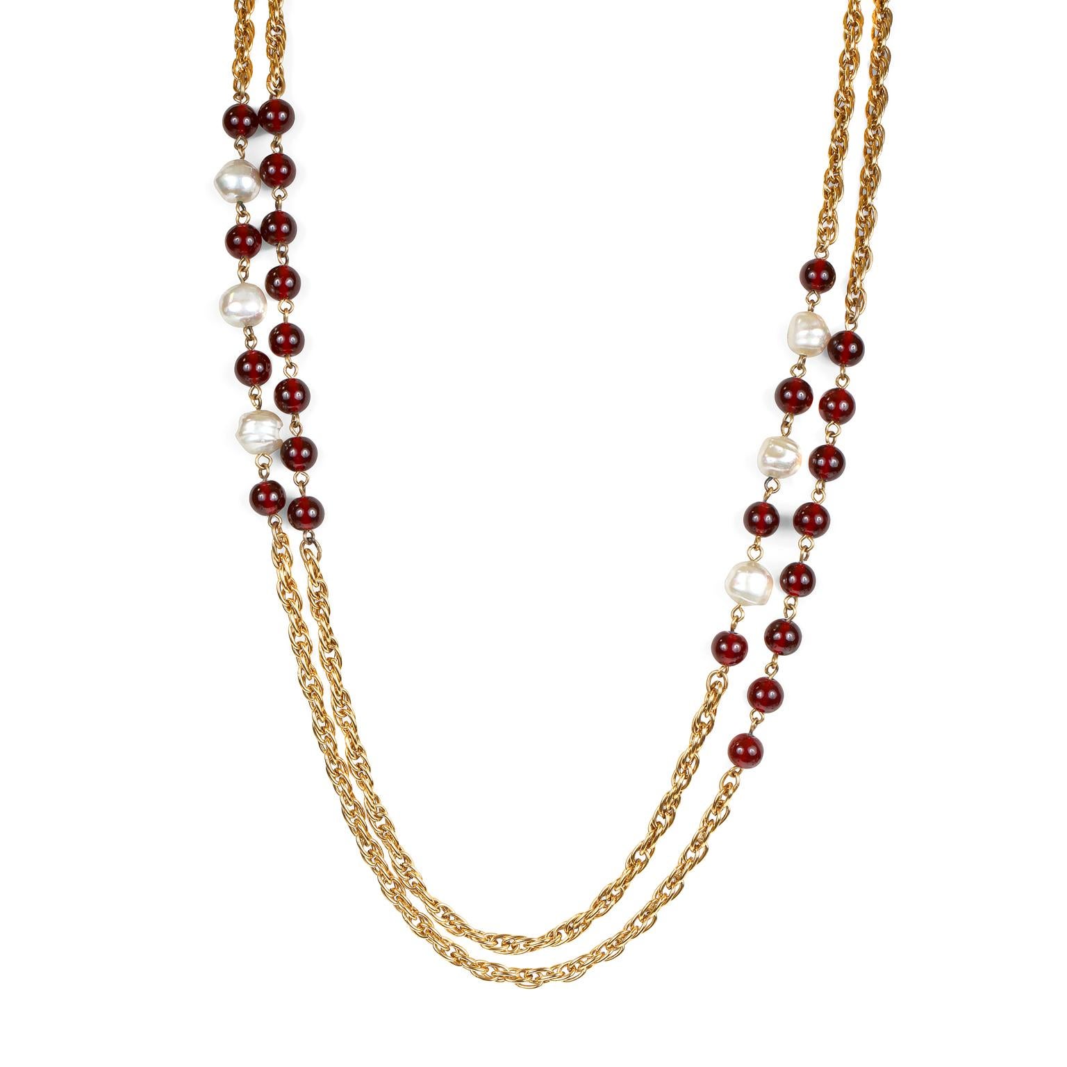 Donna Collana Chanel con perline, gripoix rosso e perle in vendita