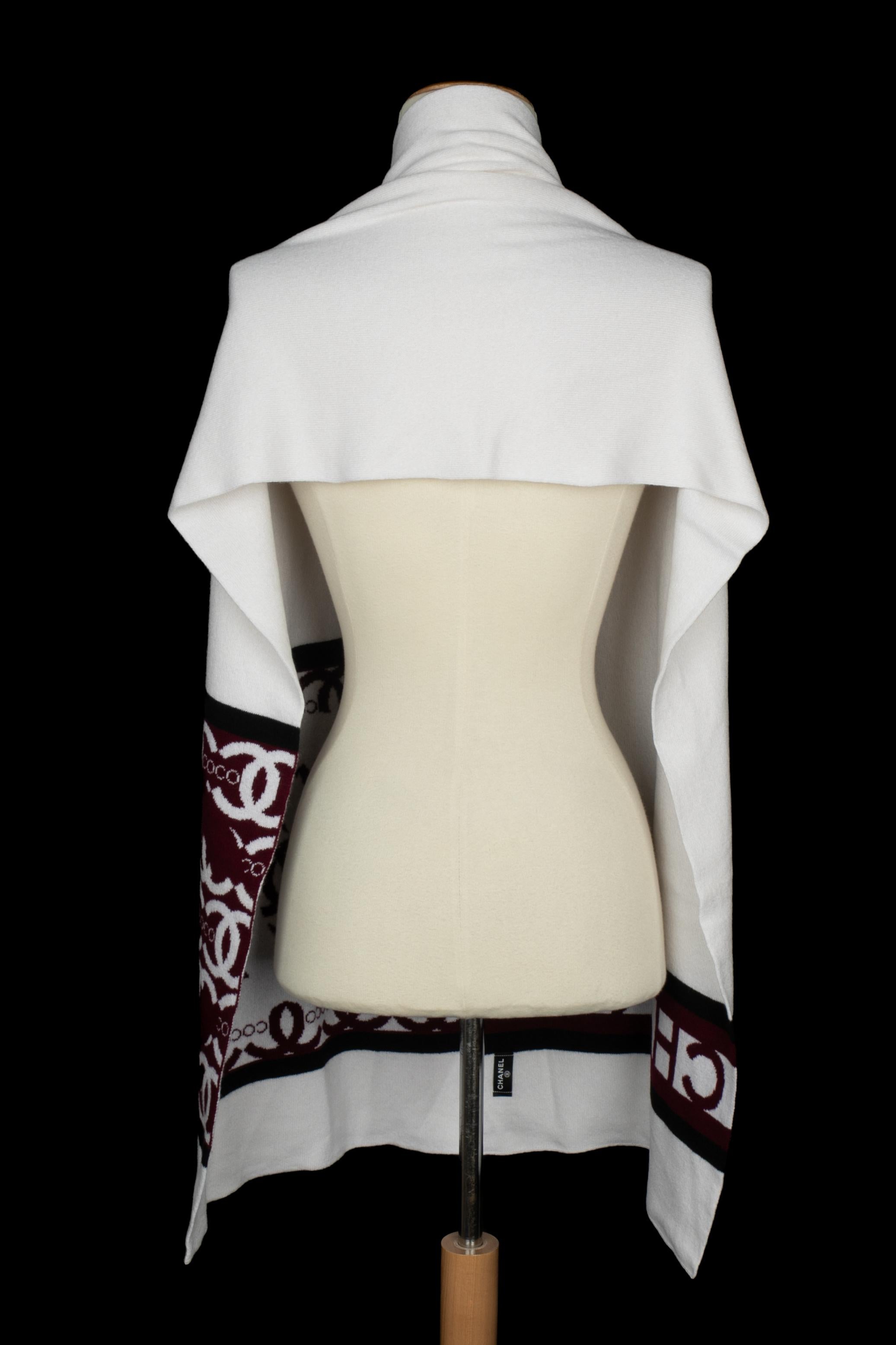 Chanel beanie and scarf set in vendita 6