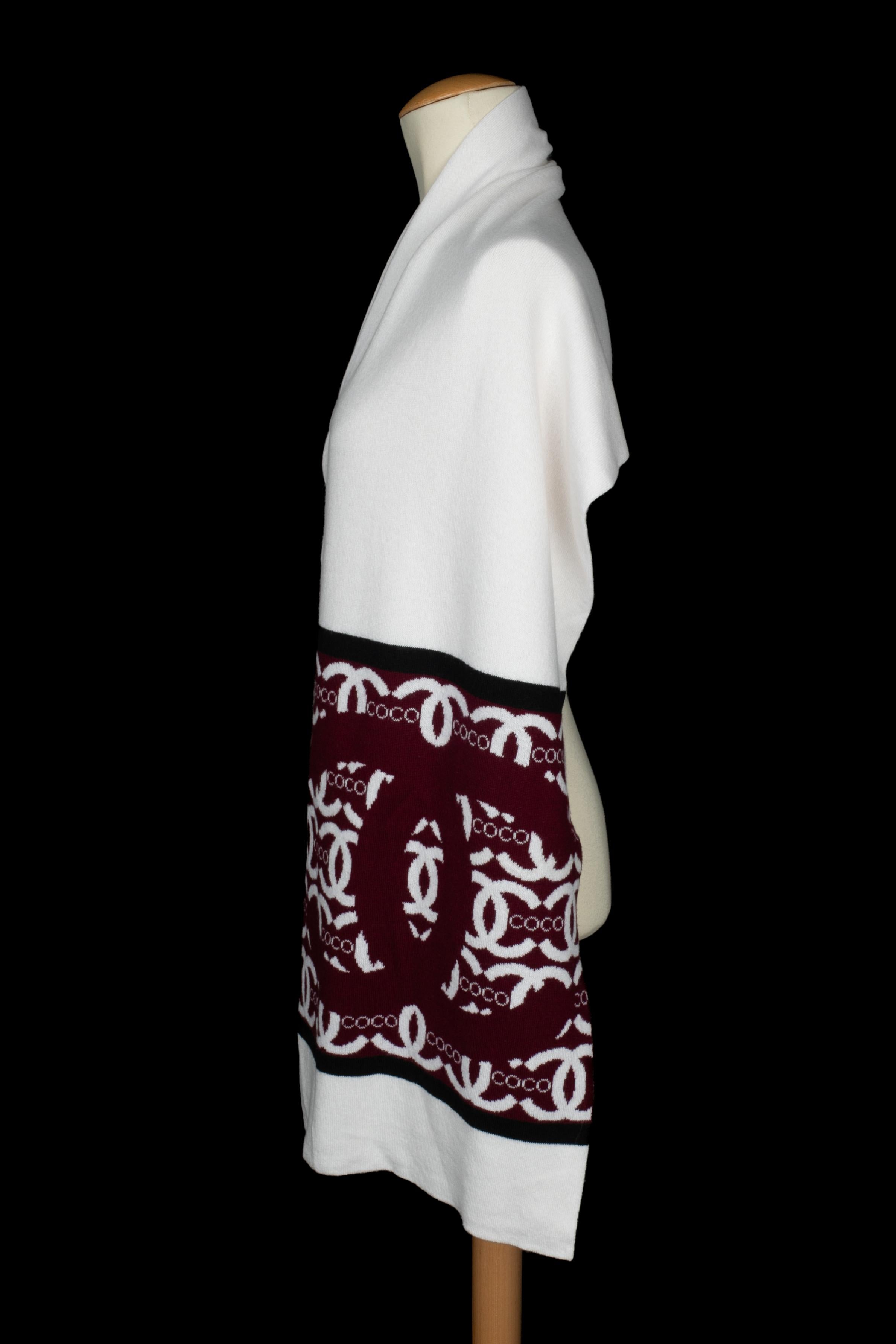 Chanel beanie and scarf set in vendita 7