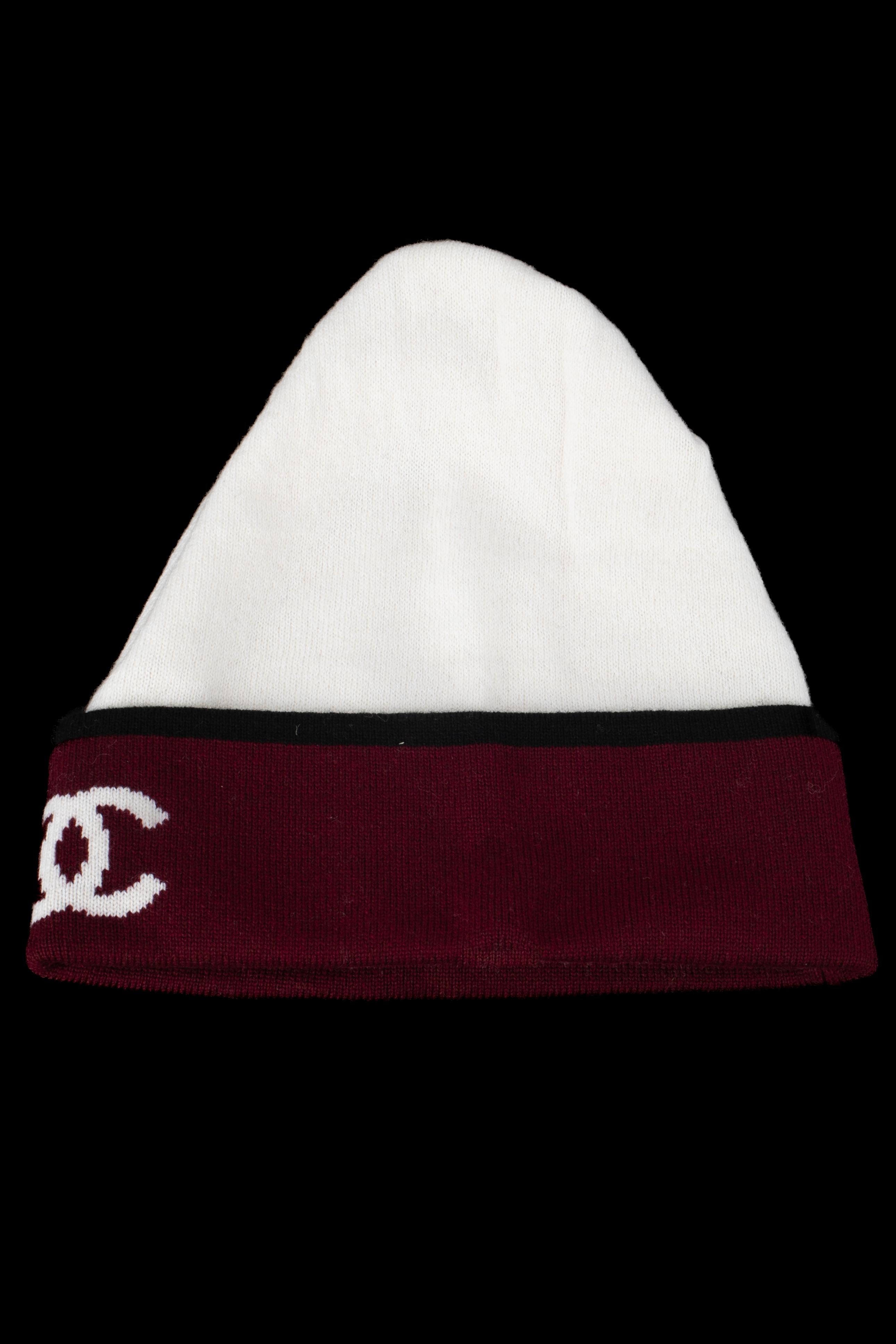 Chanel beanie and scarf set in vendita 1