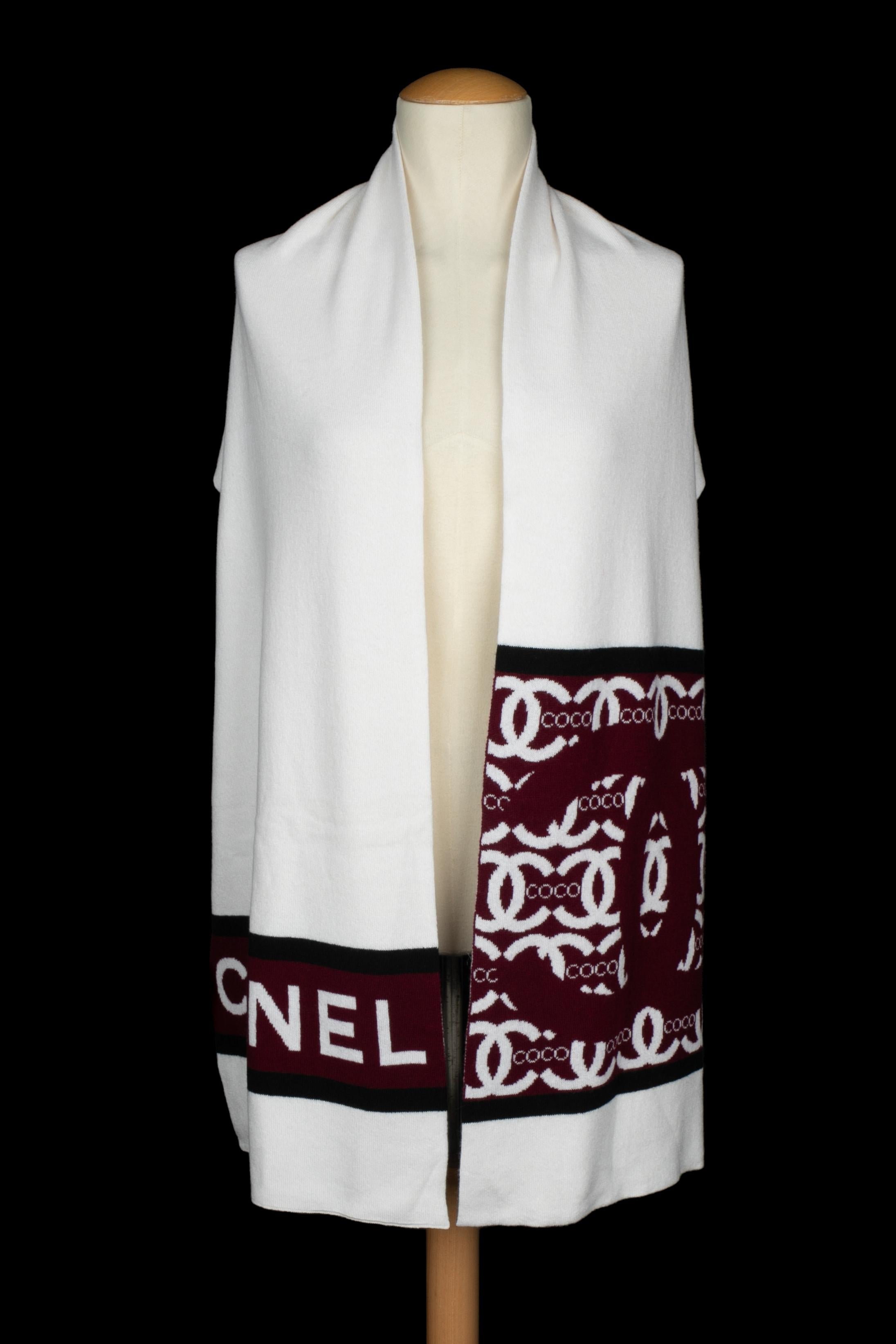 Chanel beanie and scarf set in vendita 4