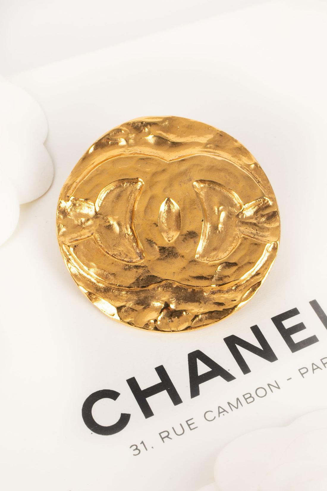 Chanel Beaten Golden Metal Brooch, 1995 For Sale 3