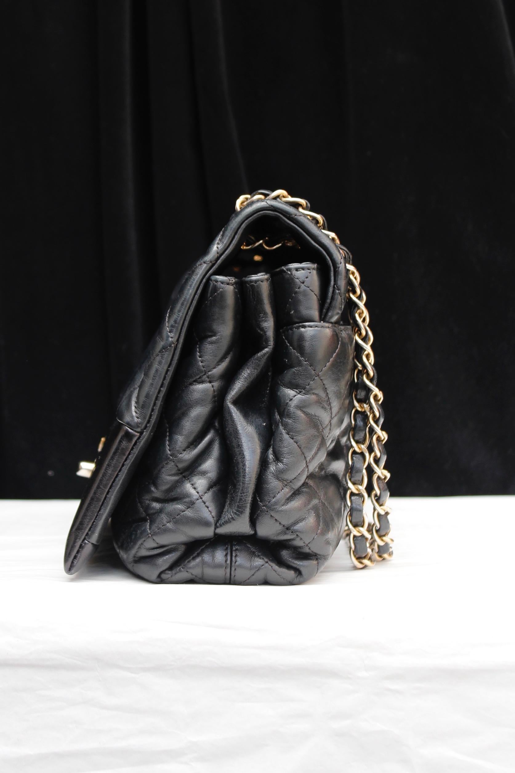 Chanel beautiful smooth and quilted leather bag, 2012/2013 In Good Condition For Sale In Paris, FR