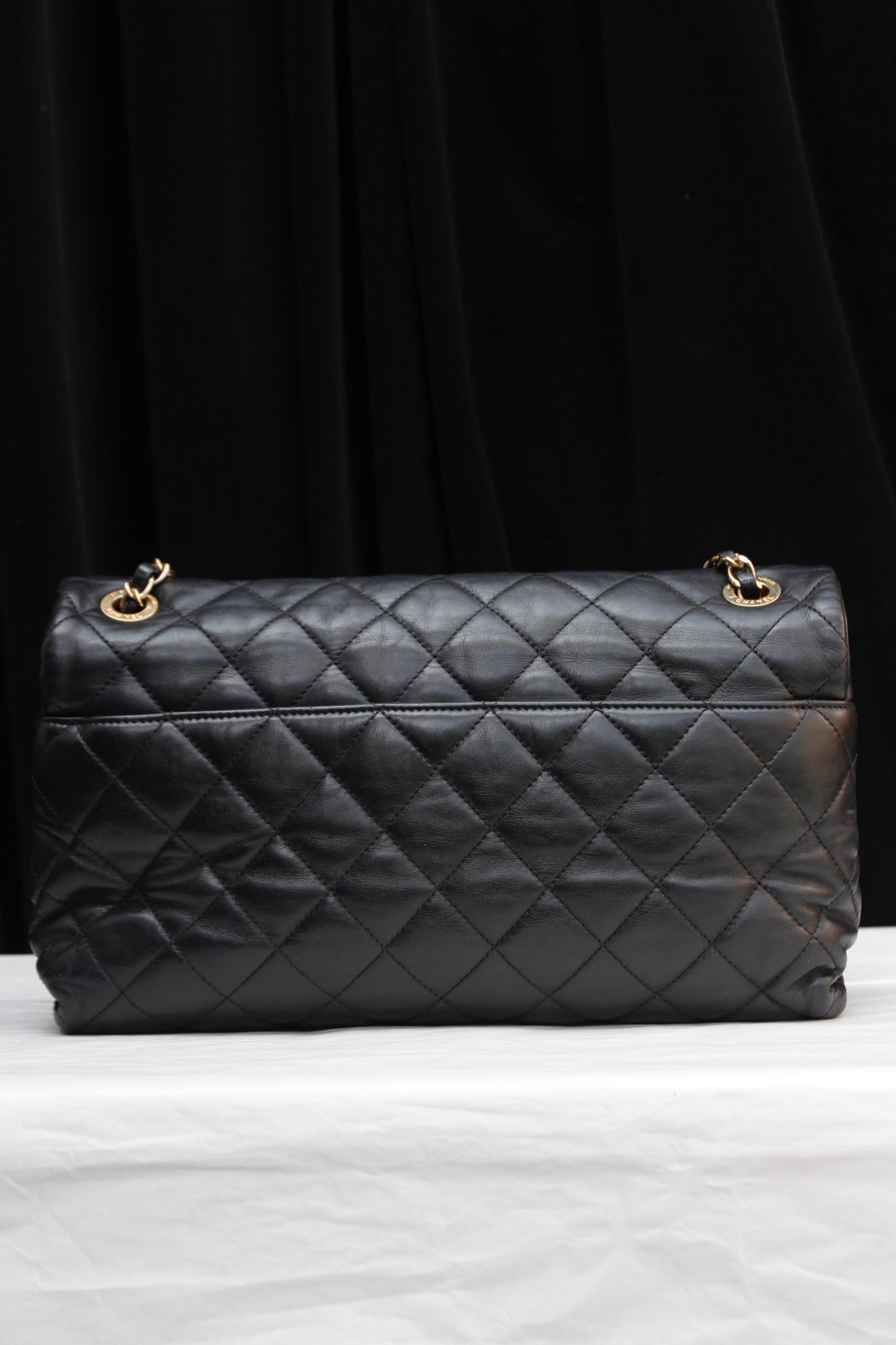 Women's Chanel beautiful smooth and quilted leather bag, 2012/2013 For Sale